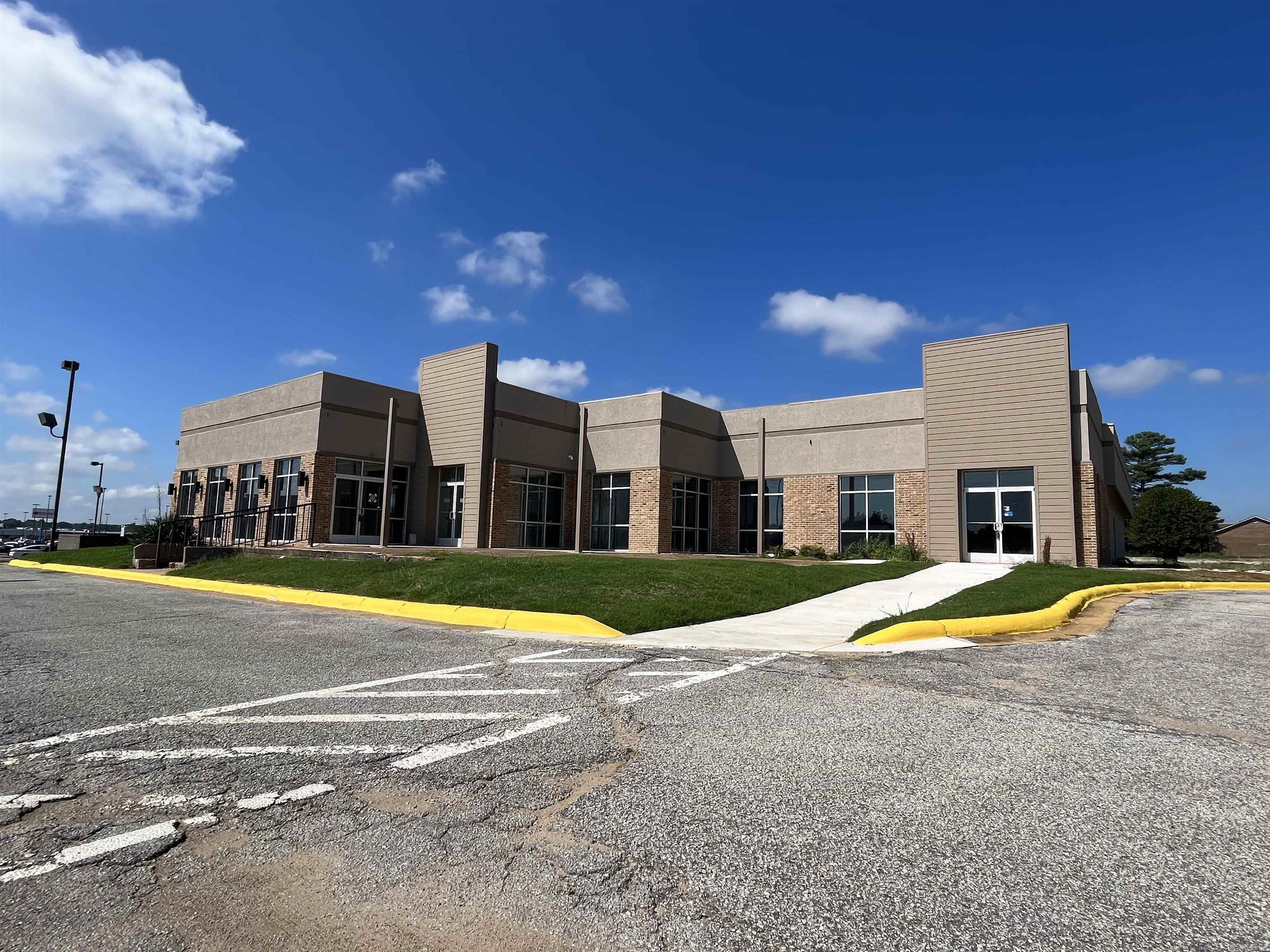 1421 S Caraway  Jonesboro, AR