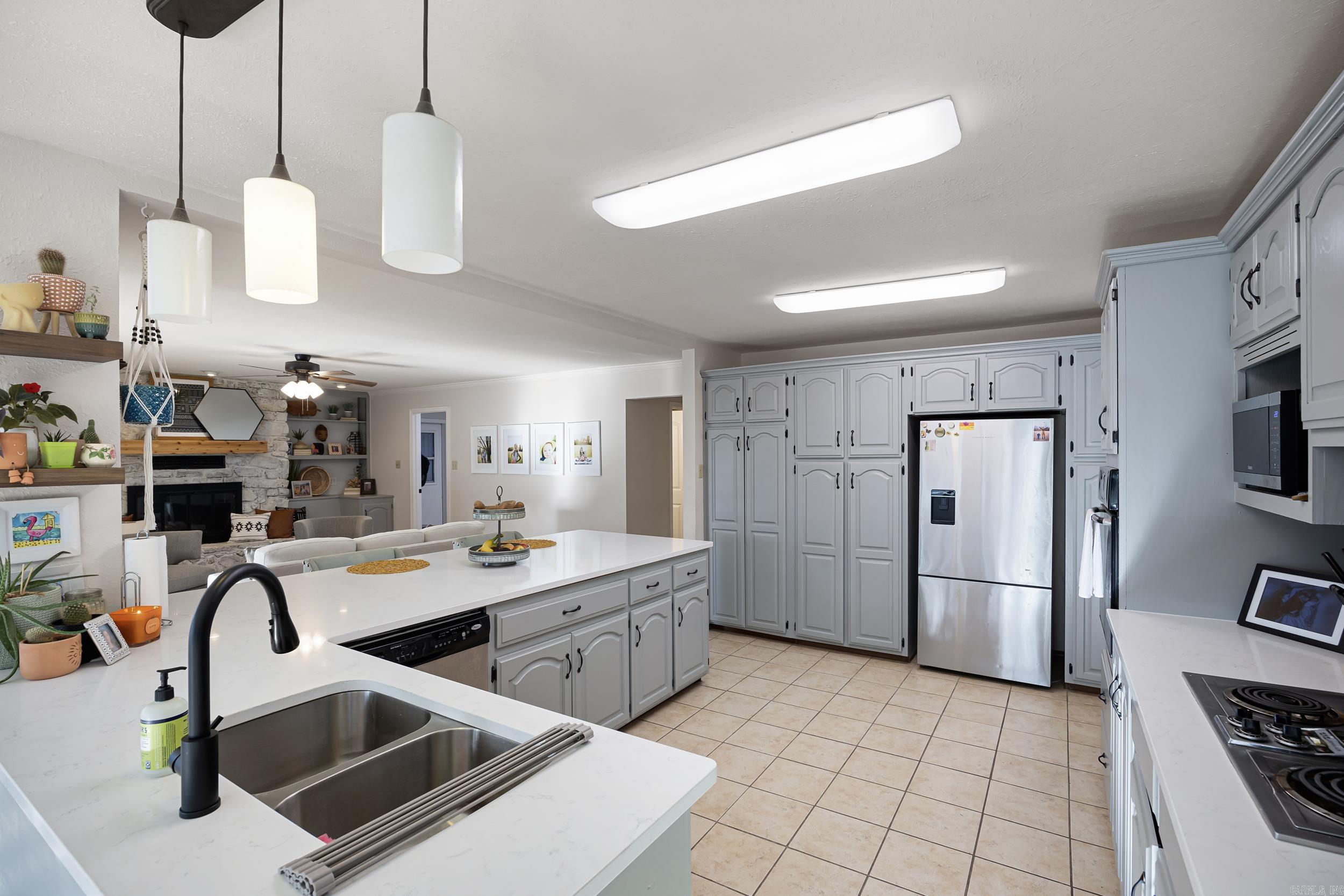 1424 N Lands End Pt  Russellville, AR