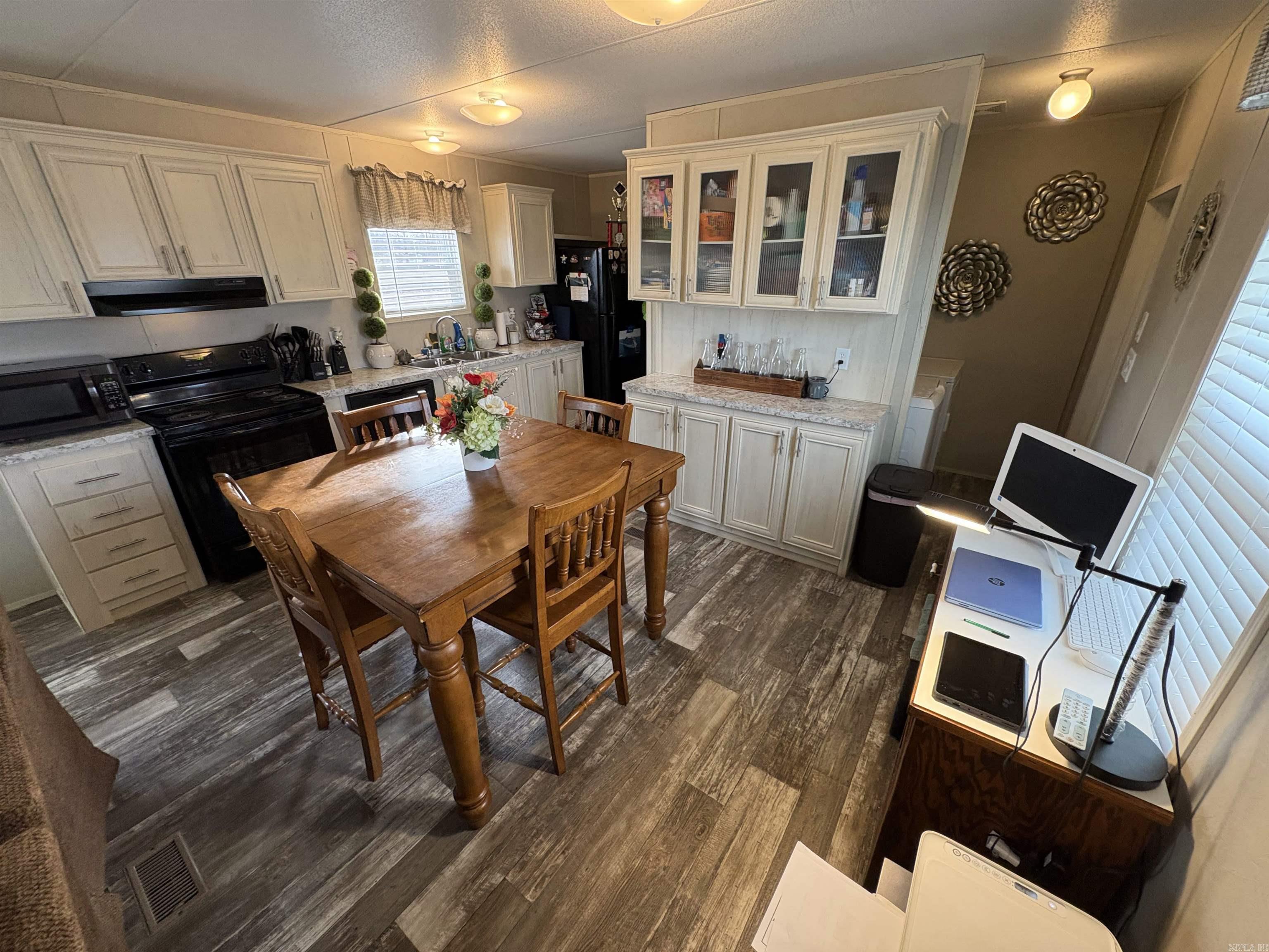 12 Autumnbrook  Conway, AR