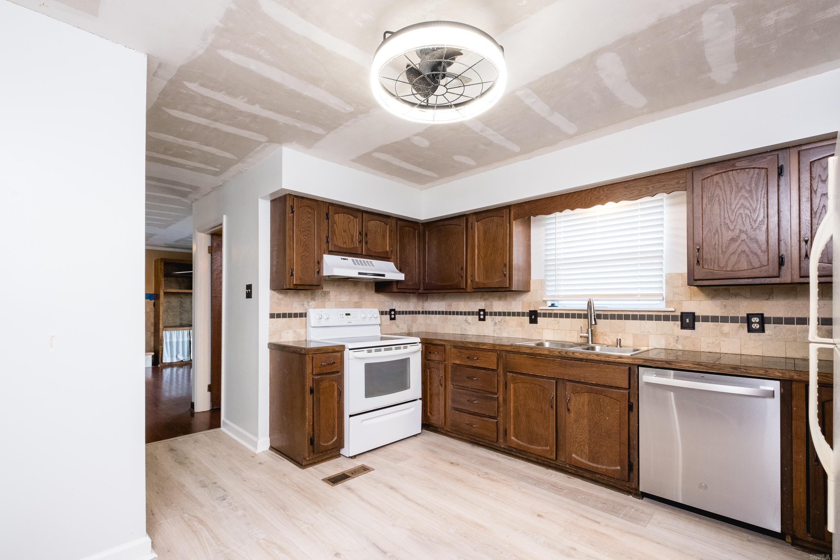 8 Red Maple Court Little Rock, AR 72211