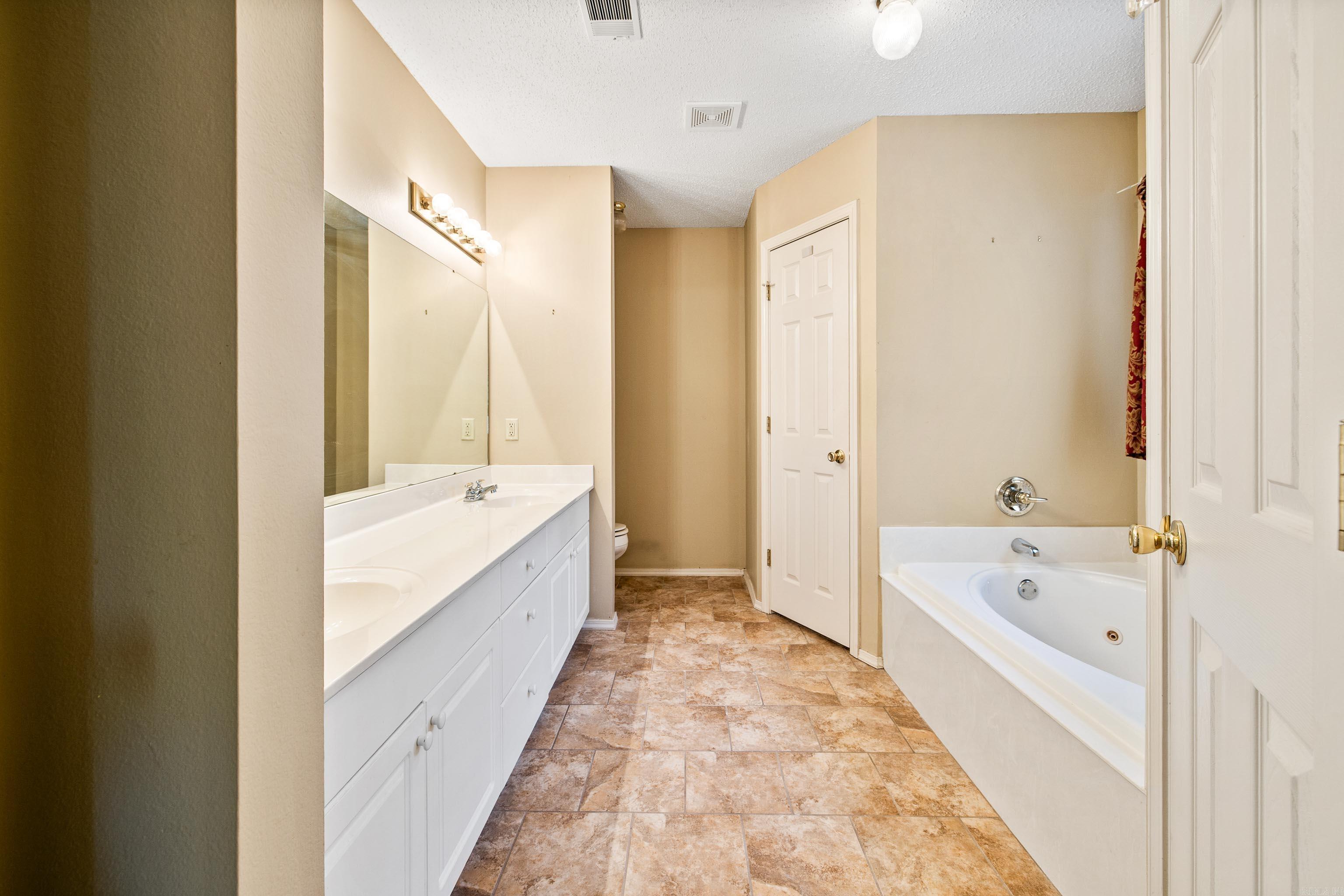 81 Meadow Ridge  Maumelle, AR