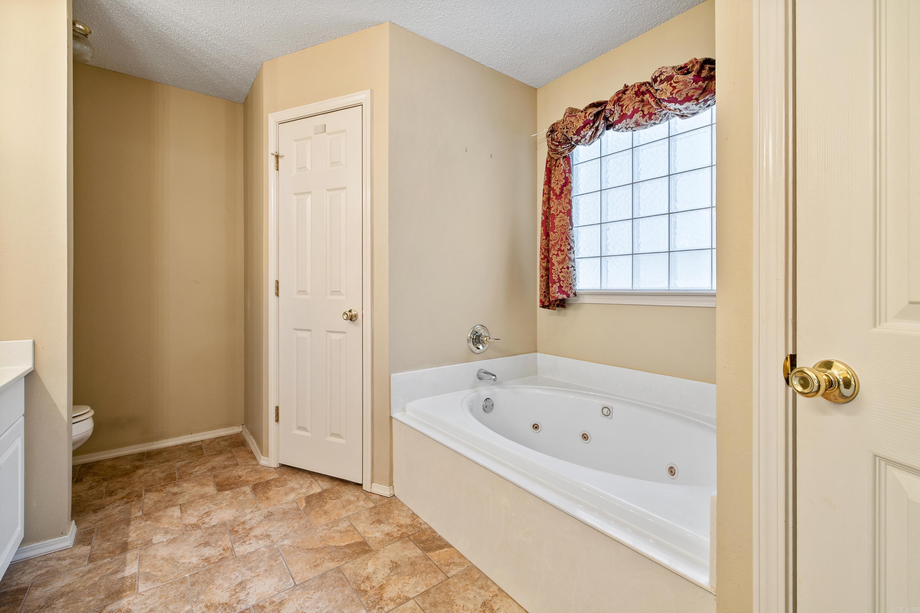 81 Meadow Ridge  Maumelle, AR