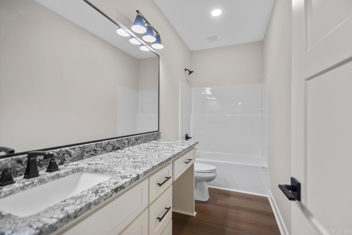 1000 Duke  Bauxite, AR