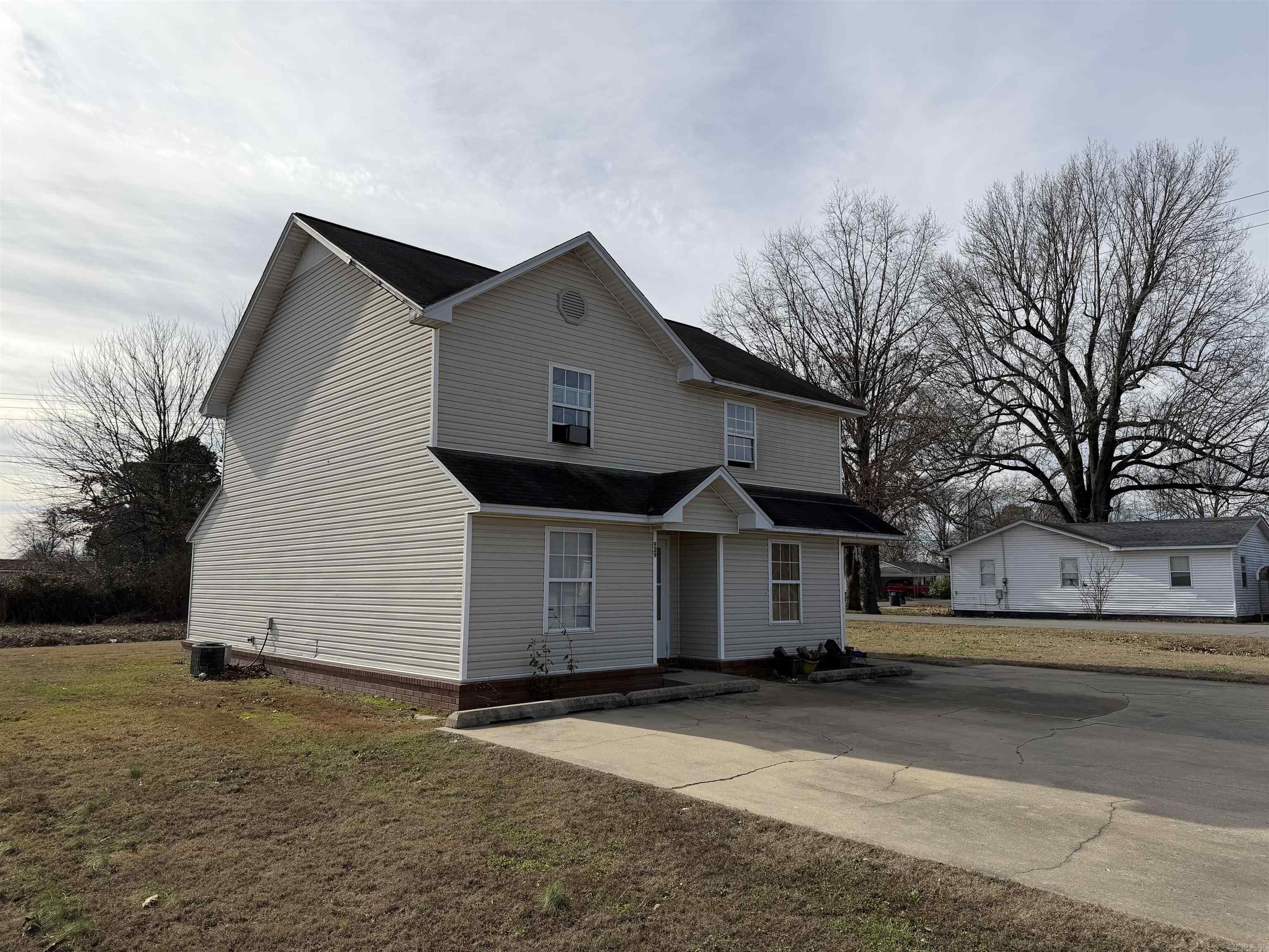 927-929 E Margret  Piggott, AR