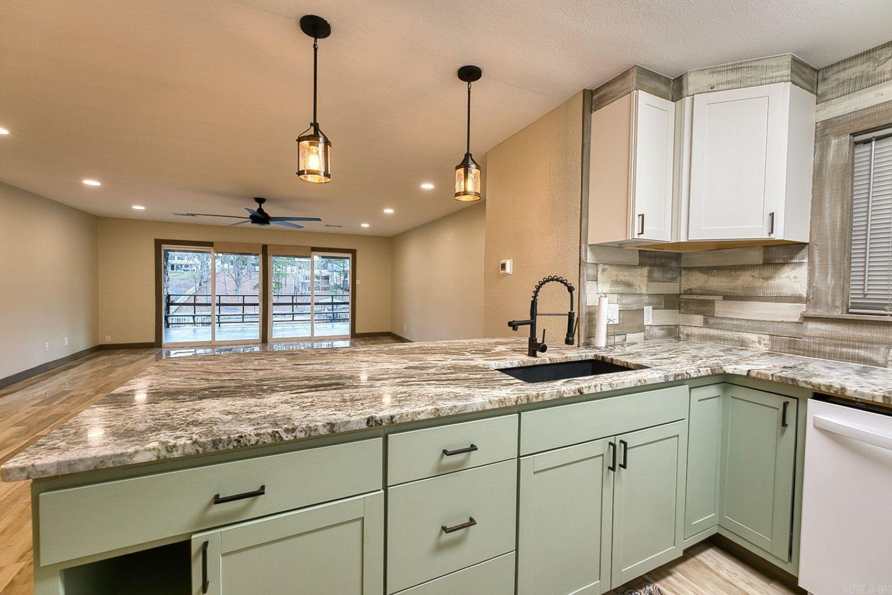 1143 Twin Points Road  Hot Springs, AR