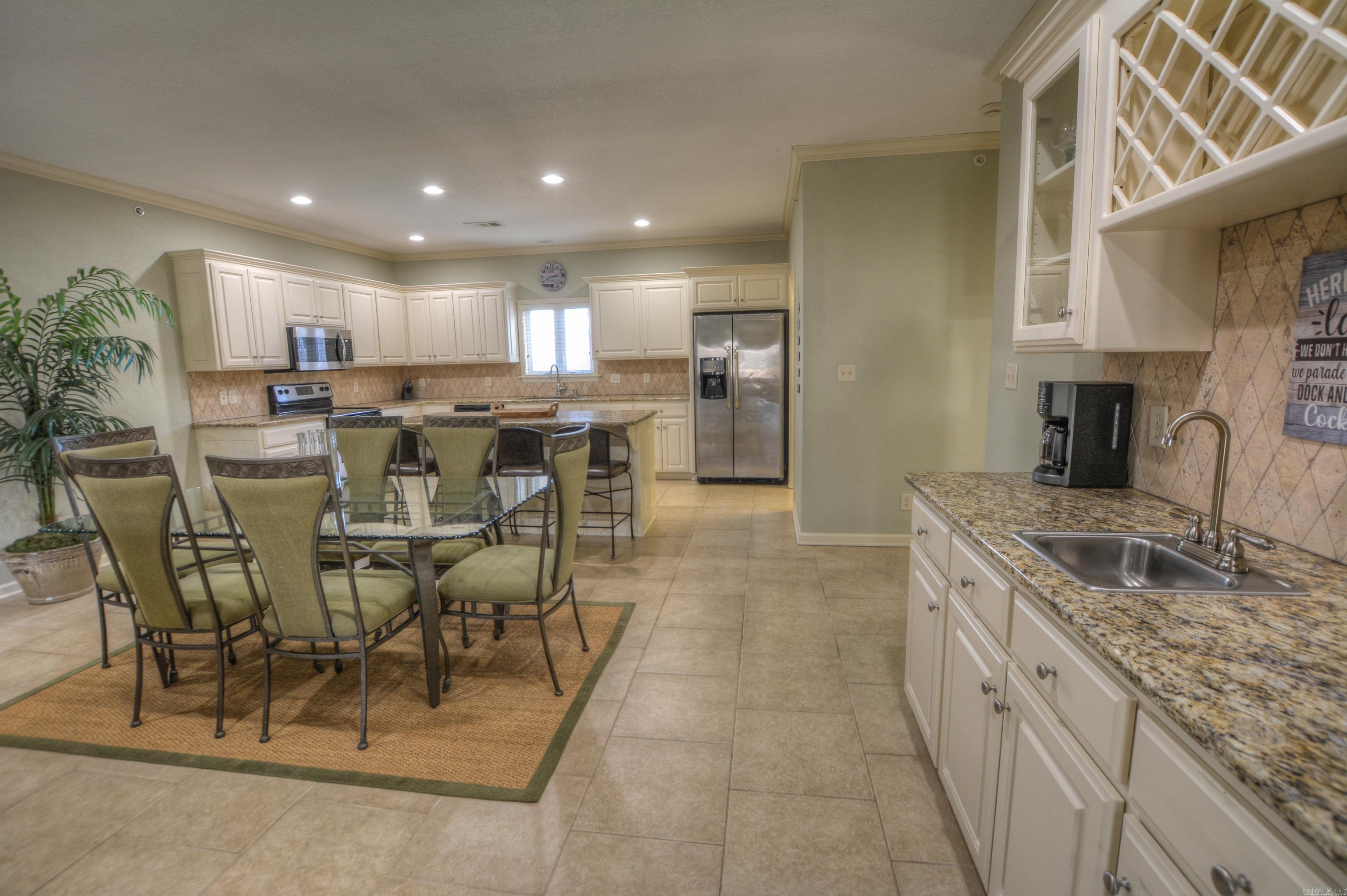 156 Villa Point Hot Springs, AR 71913