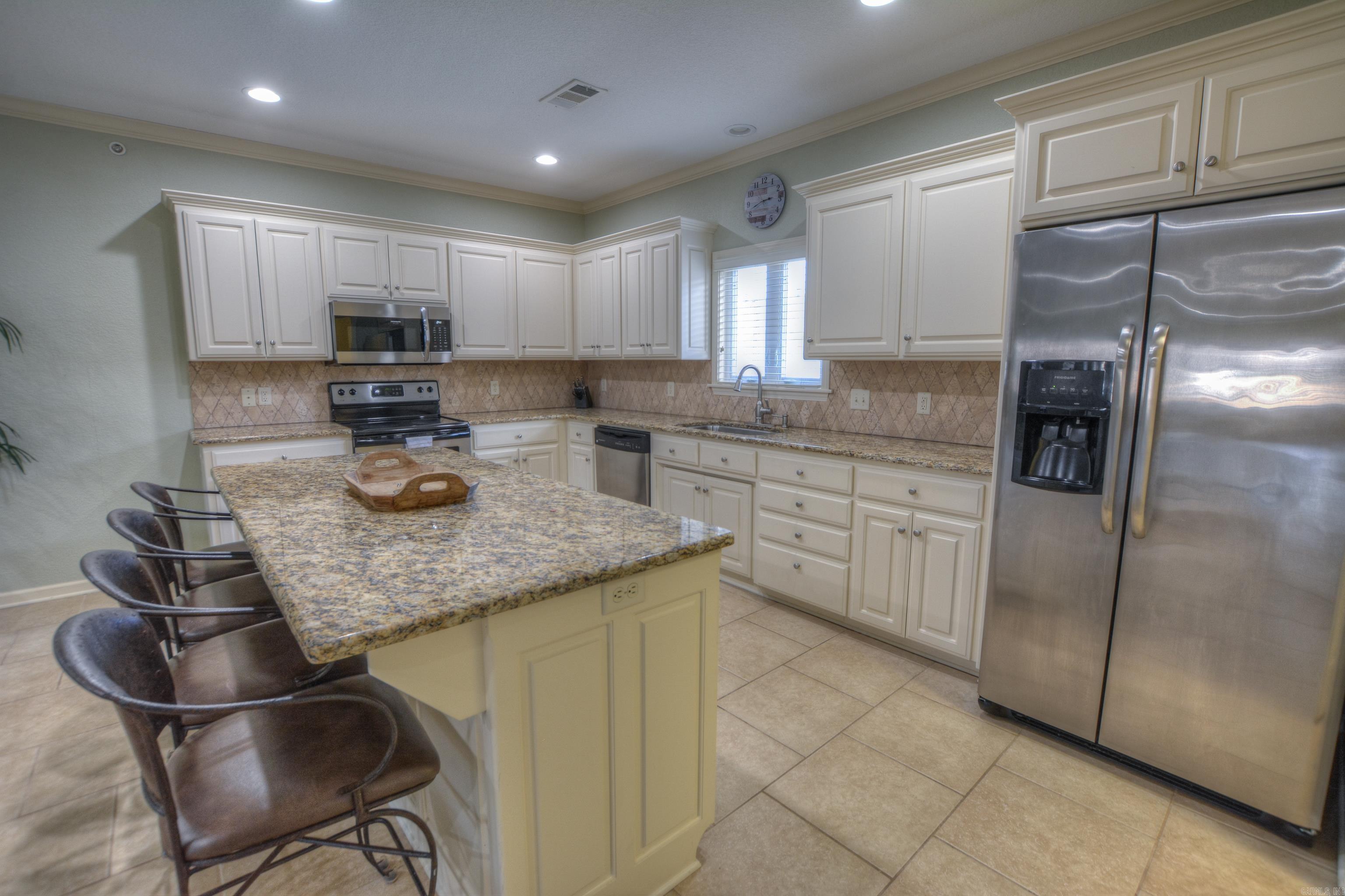 156 Villa Point Hot Springs, AR 71913