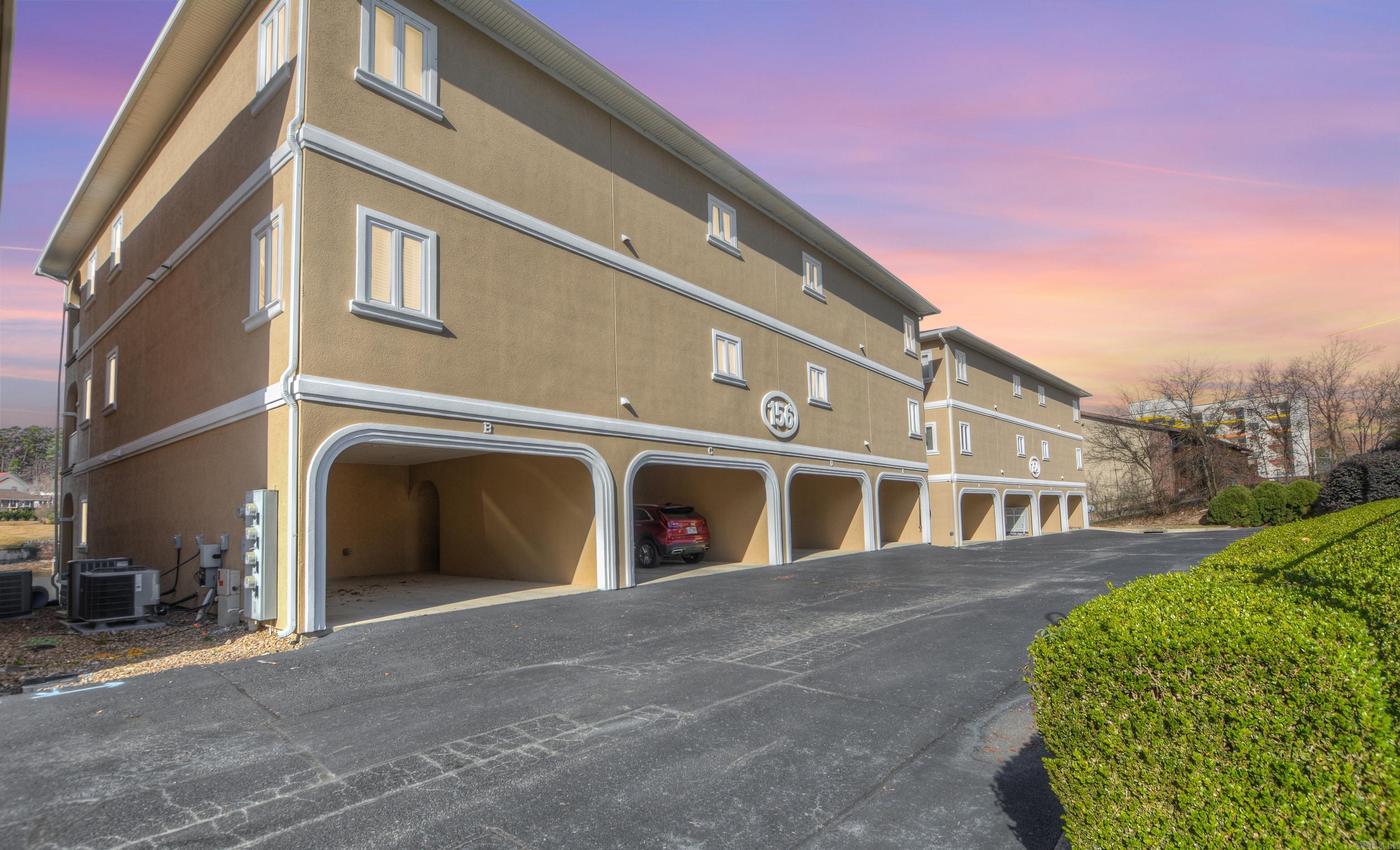 156 Villa Point Hot Springs, AR 71913