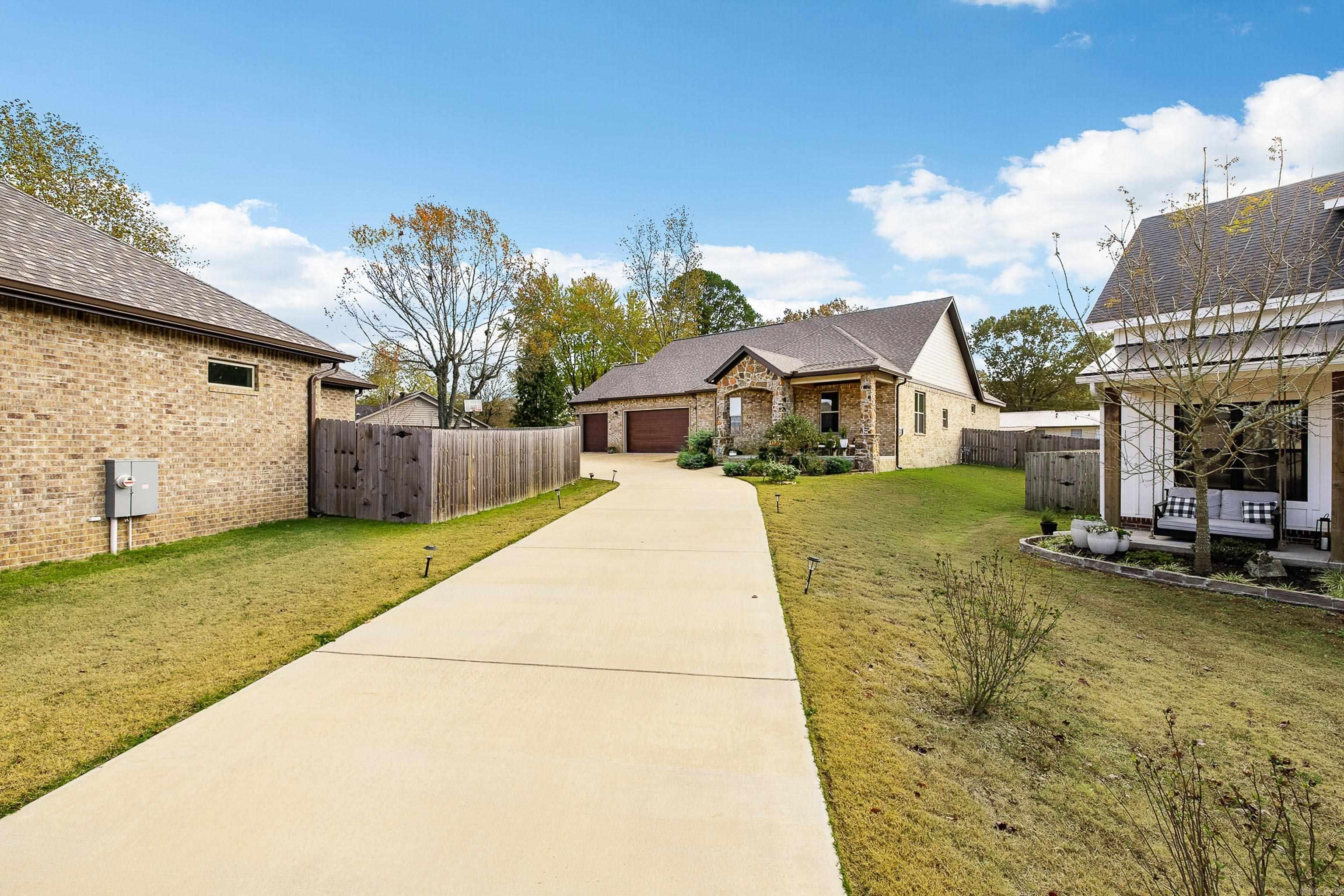 1129 Essex Drive Benton, AR 72019