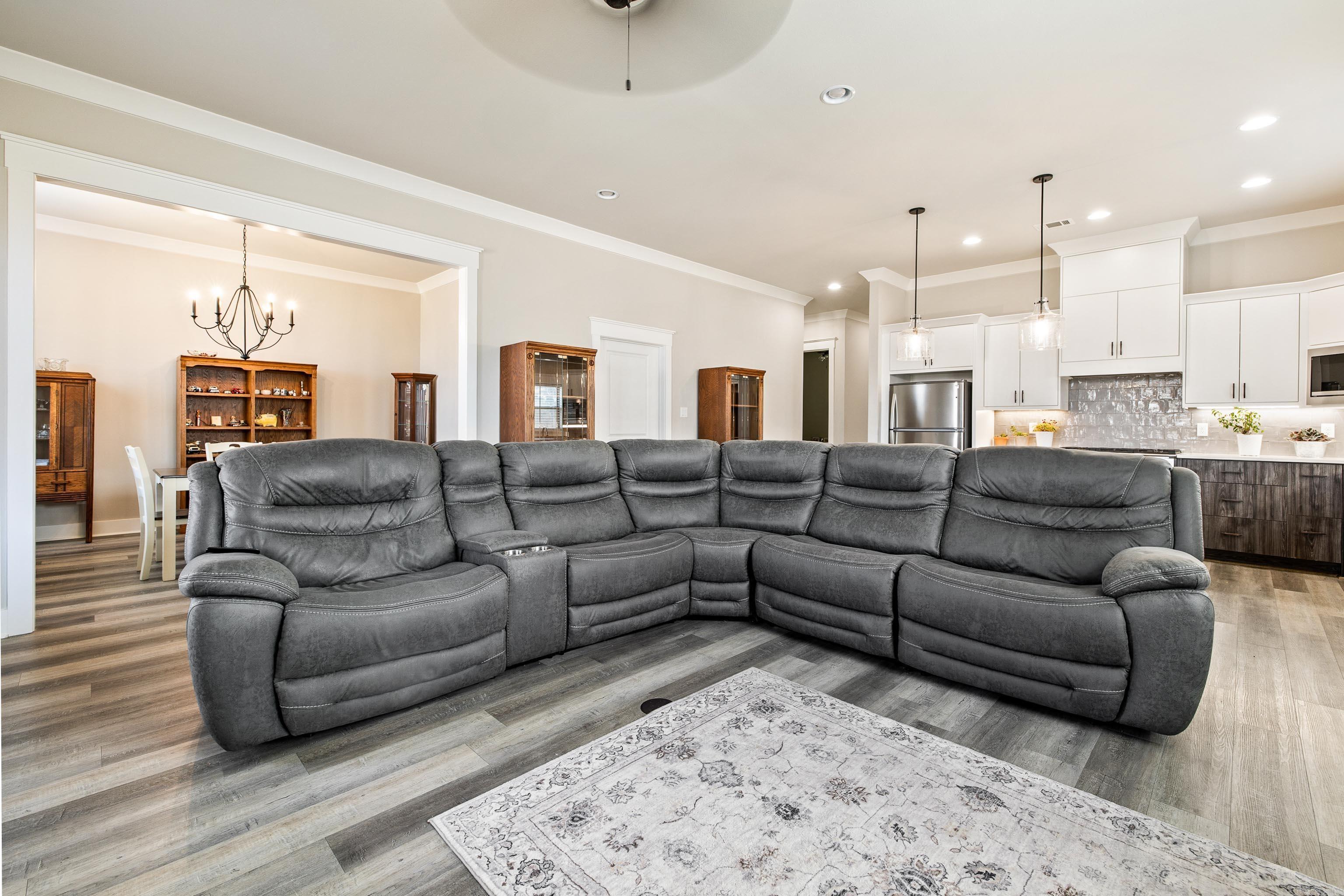 1129 Essex Drive Benton, AR 72019