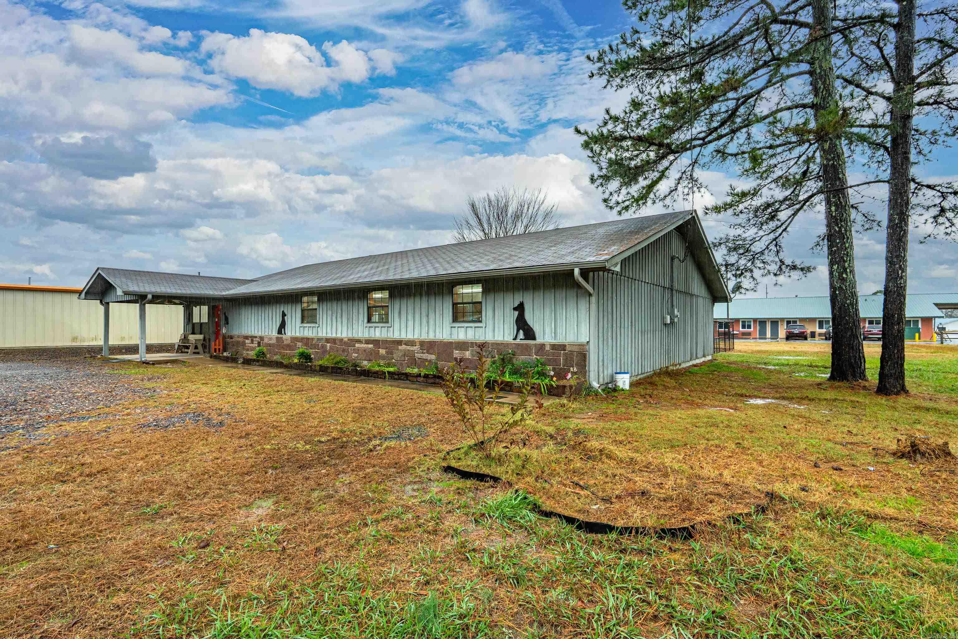2303 Fairgrounds  Mena, AR