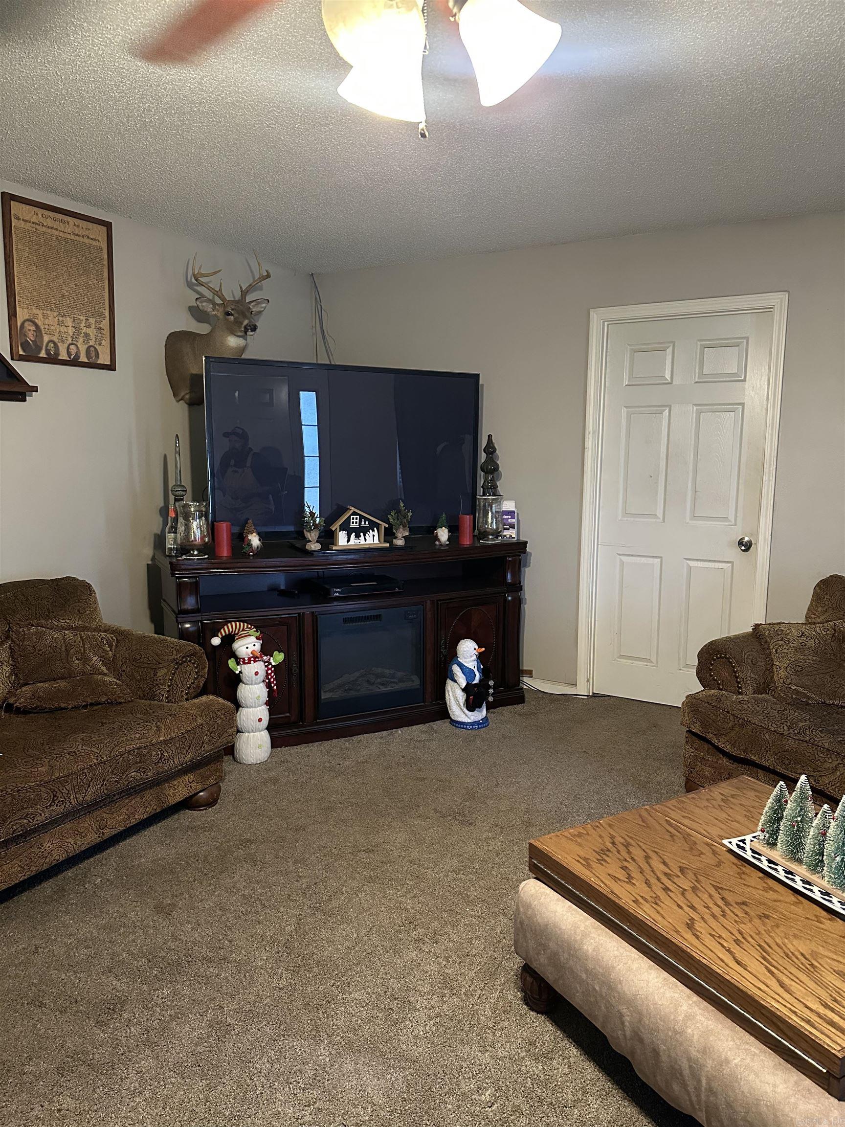 13203 Old River Dr Scott, AR 72142