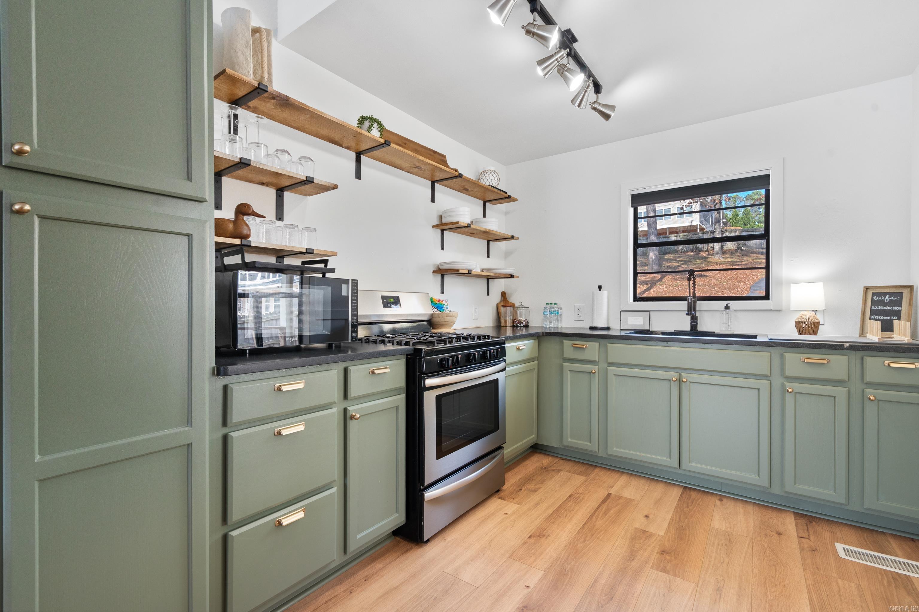 325 Galveston  Hot Springs, AR