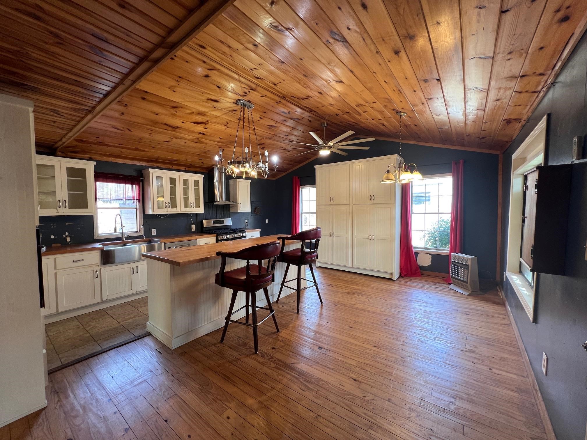 285 Dog Young Road Mountain View, AR 72560