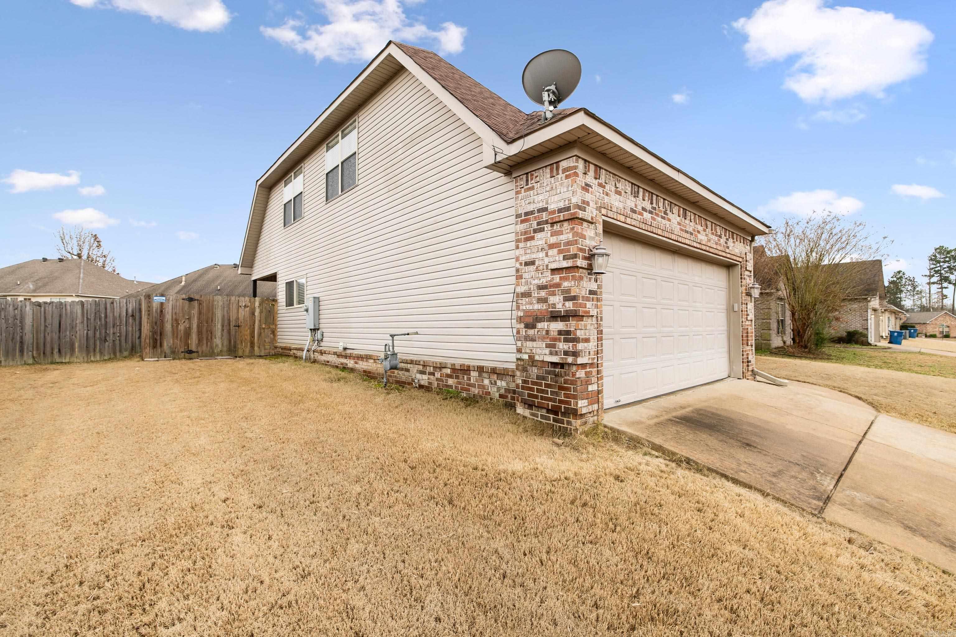 222 Pleasant Holly  Benton, AR