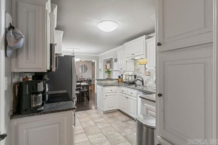 75 Huntington  Austin, AR