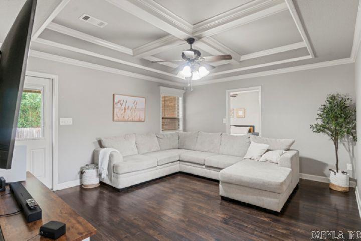 75 Huntington  Austin, AR