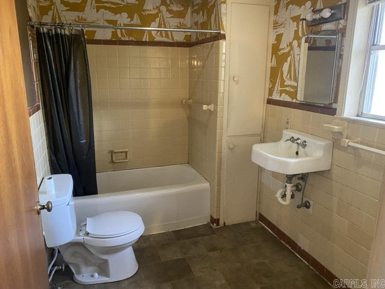 514 W Pennington St  Ola, AR