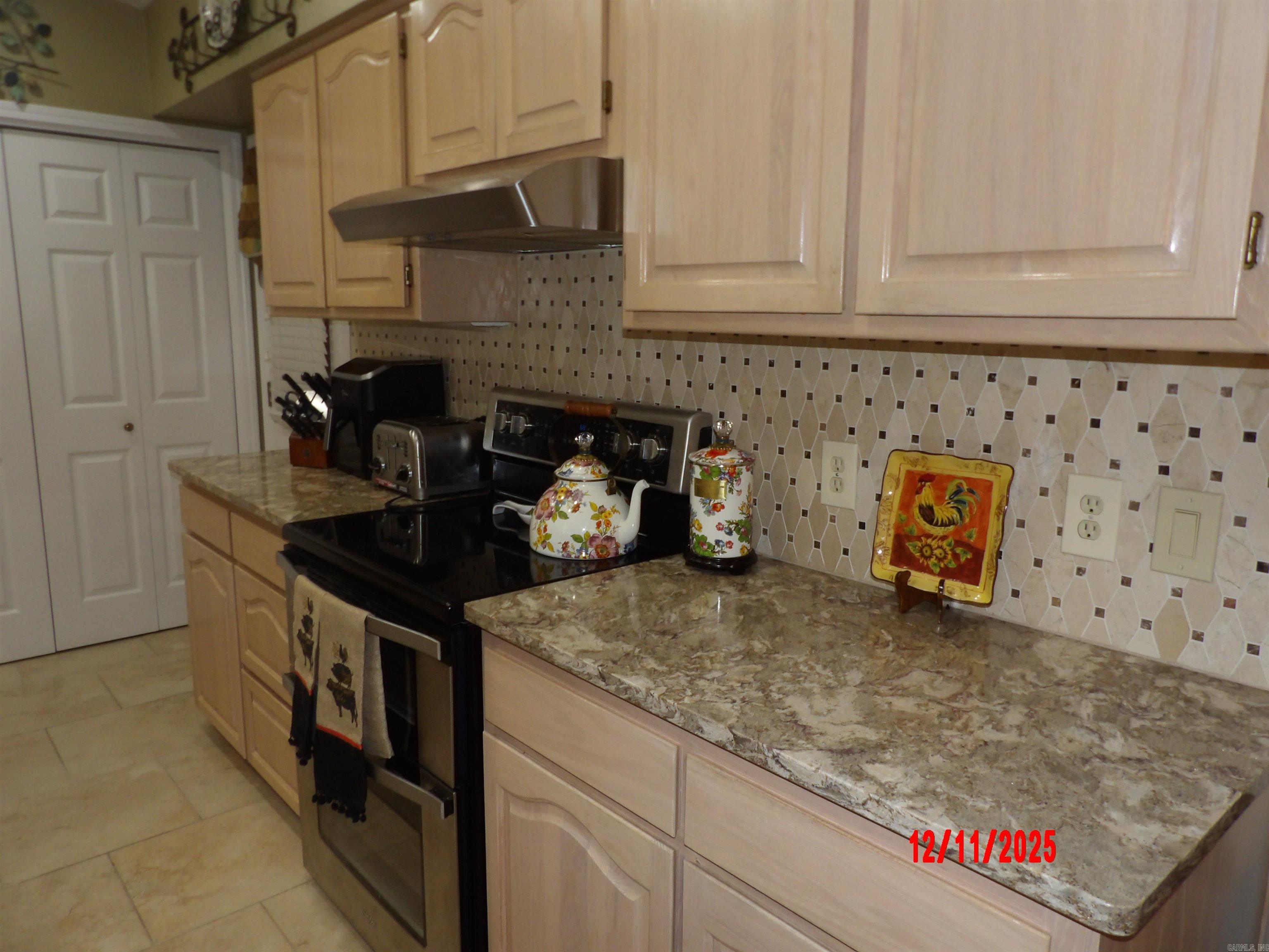 3 RESPLANDOR CT.  Hot Springs Village, AR