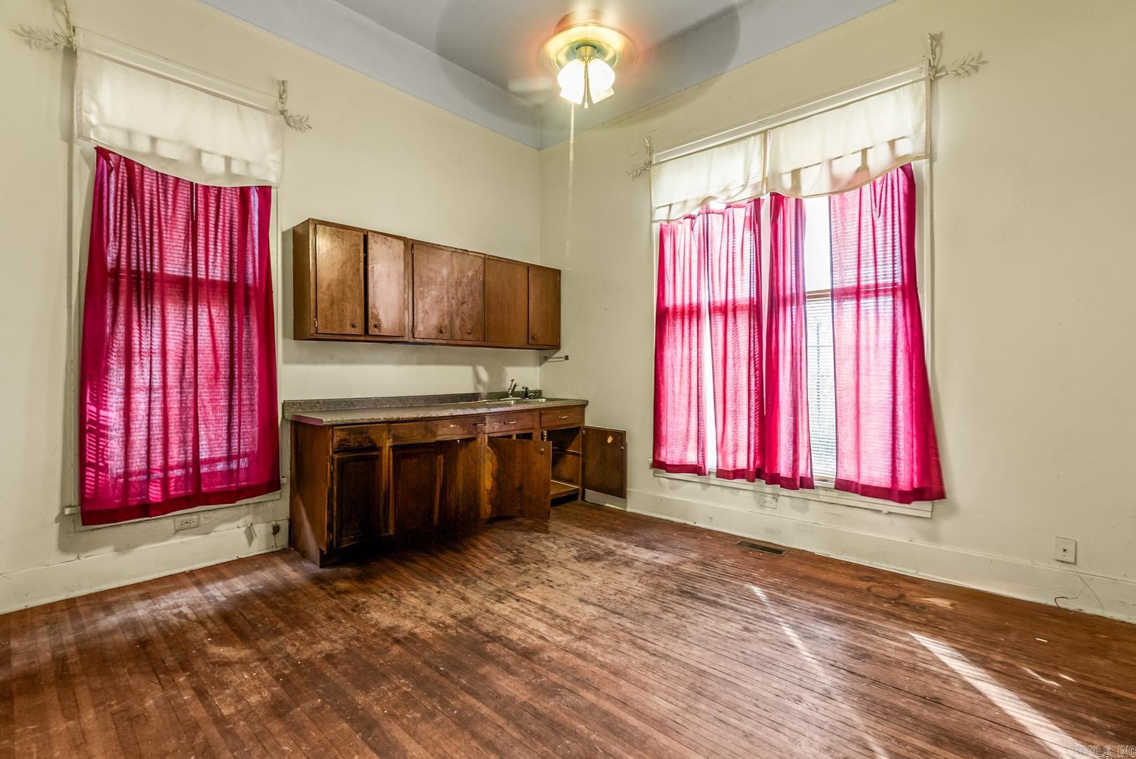 523 W 15th  Little Rock, AR