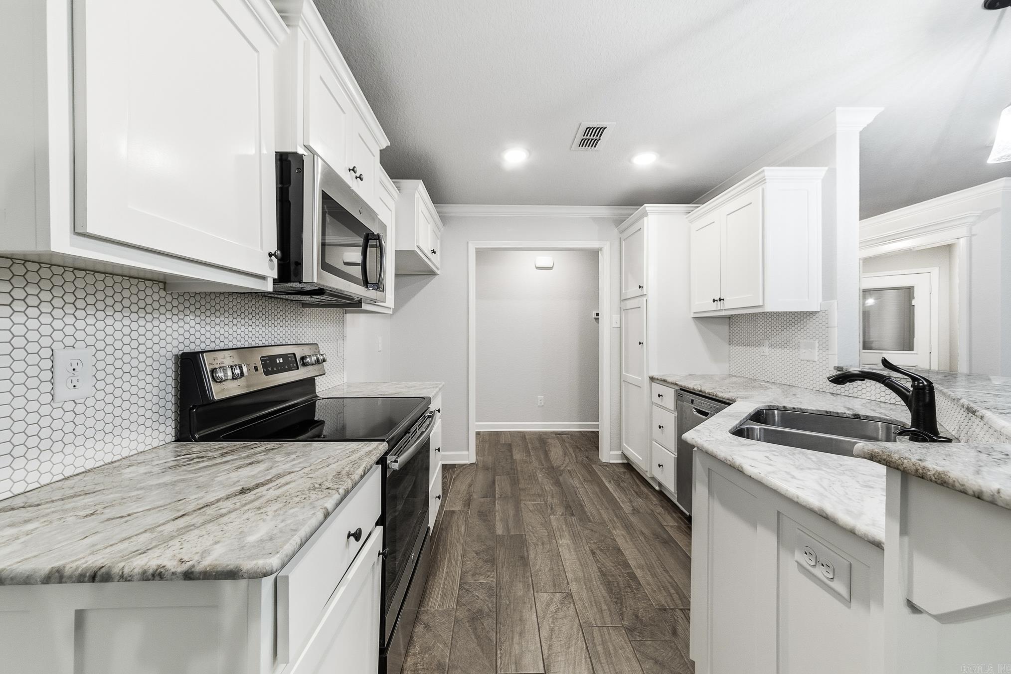 201 Creek View  Austin, AR