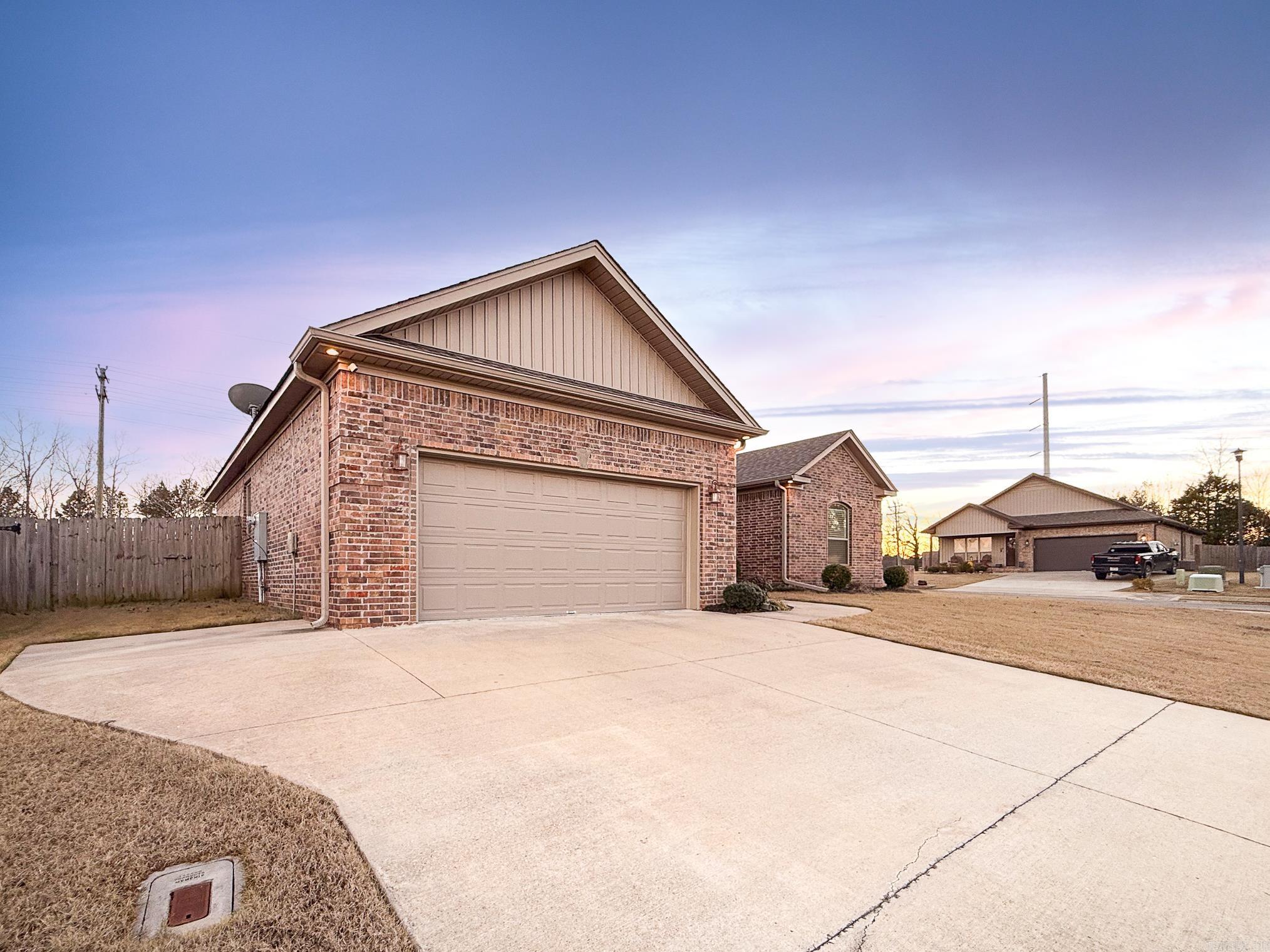 201 Creek View  Austin, AR