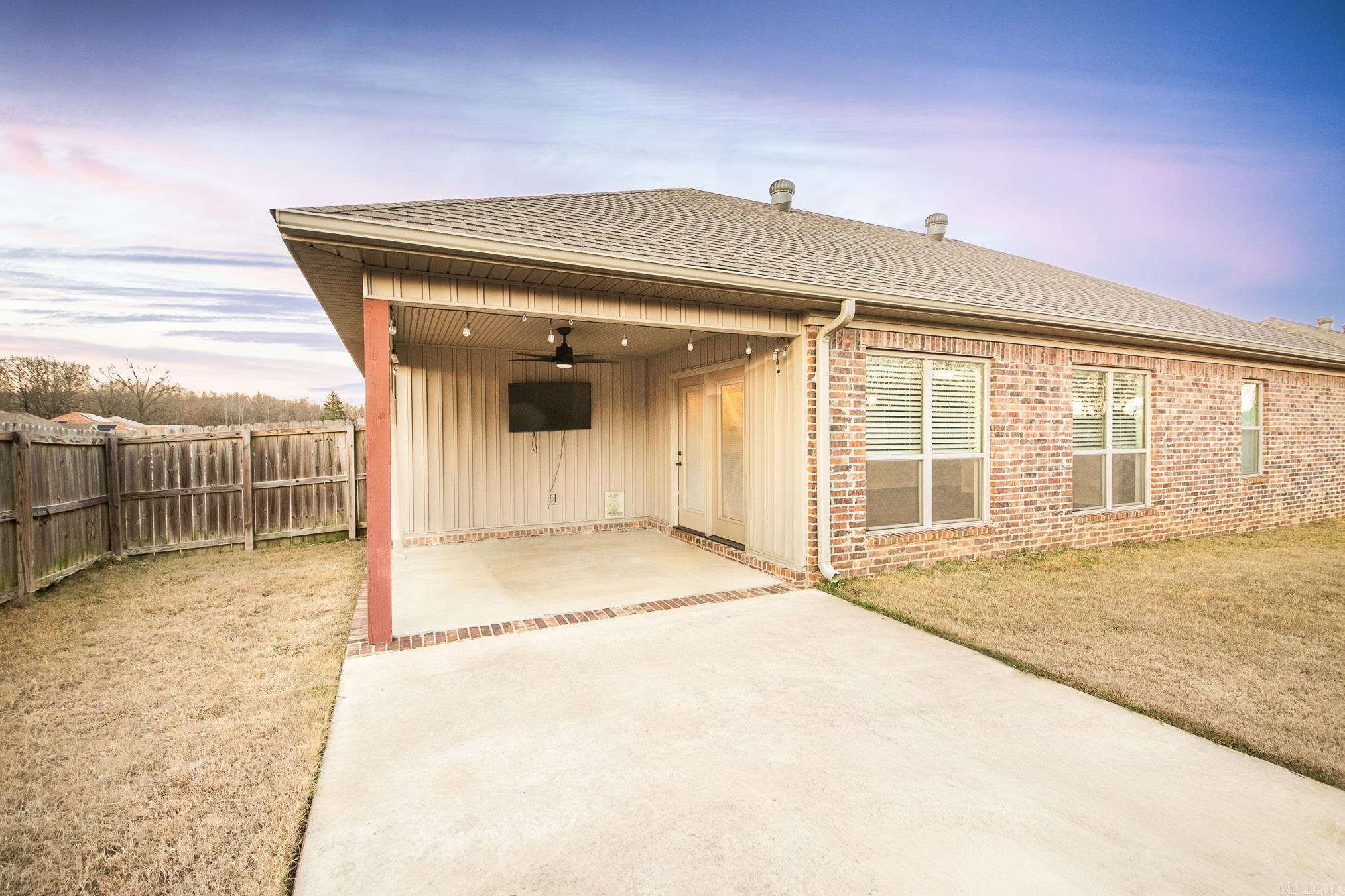 201 Creek View  Austin, AR