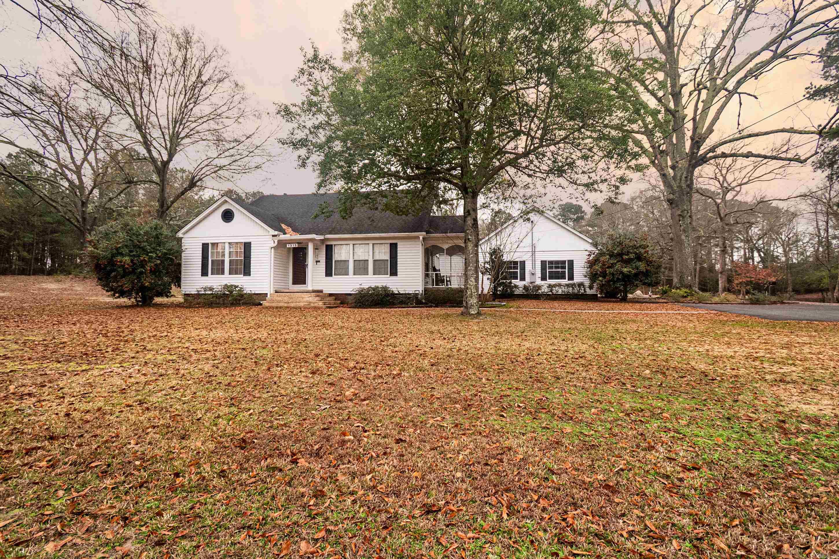 1315 Mount Holly  El Dorado, AR