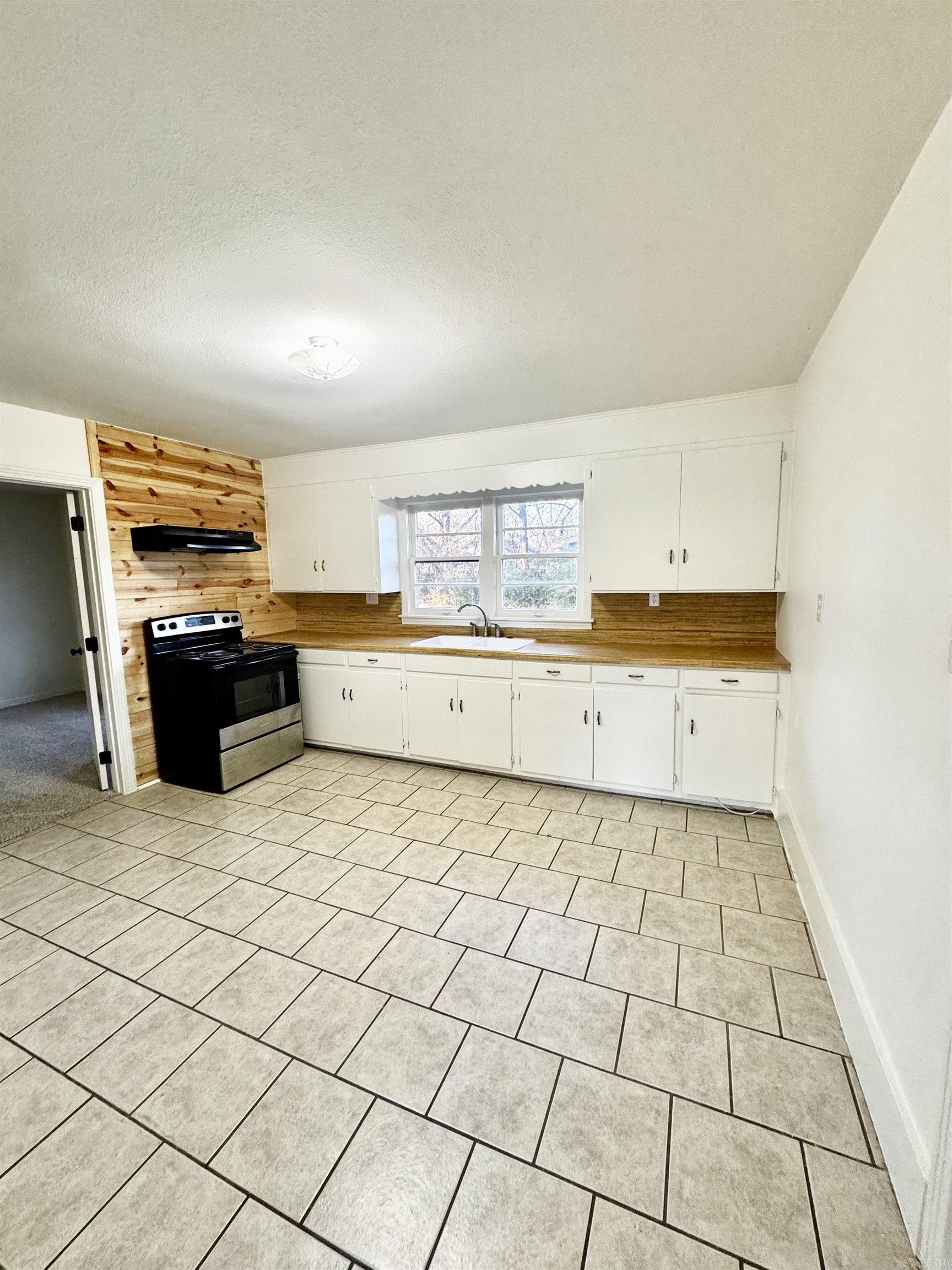 2120 Duncan  Conway, AR