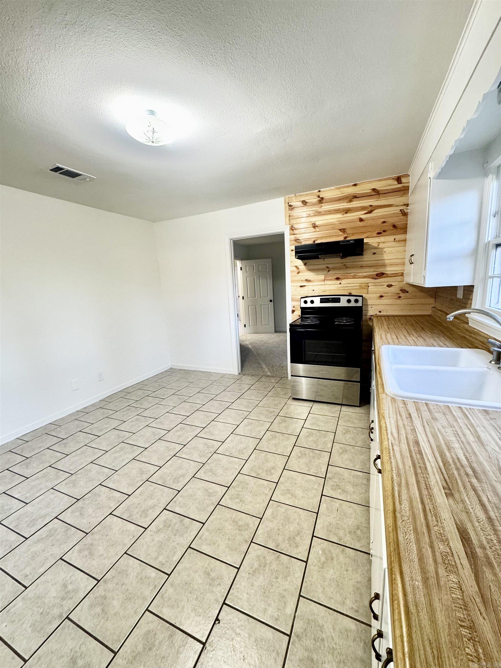 2120 Duncan  Conway, AR