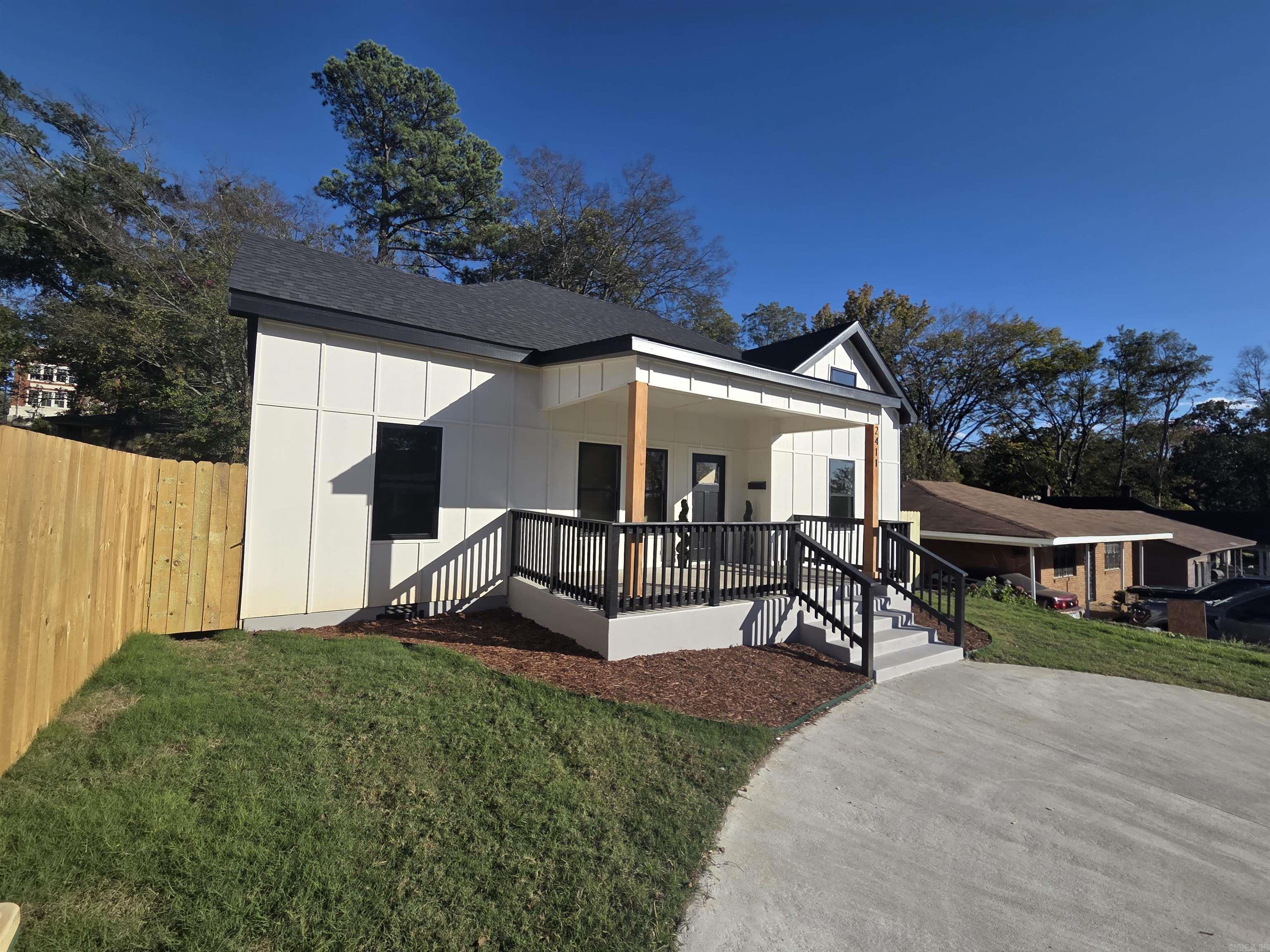 2411 S Schiller  Little Rock, AR