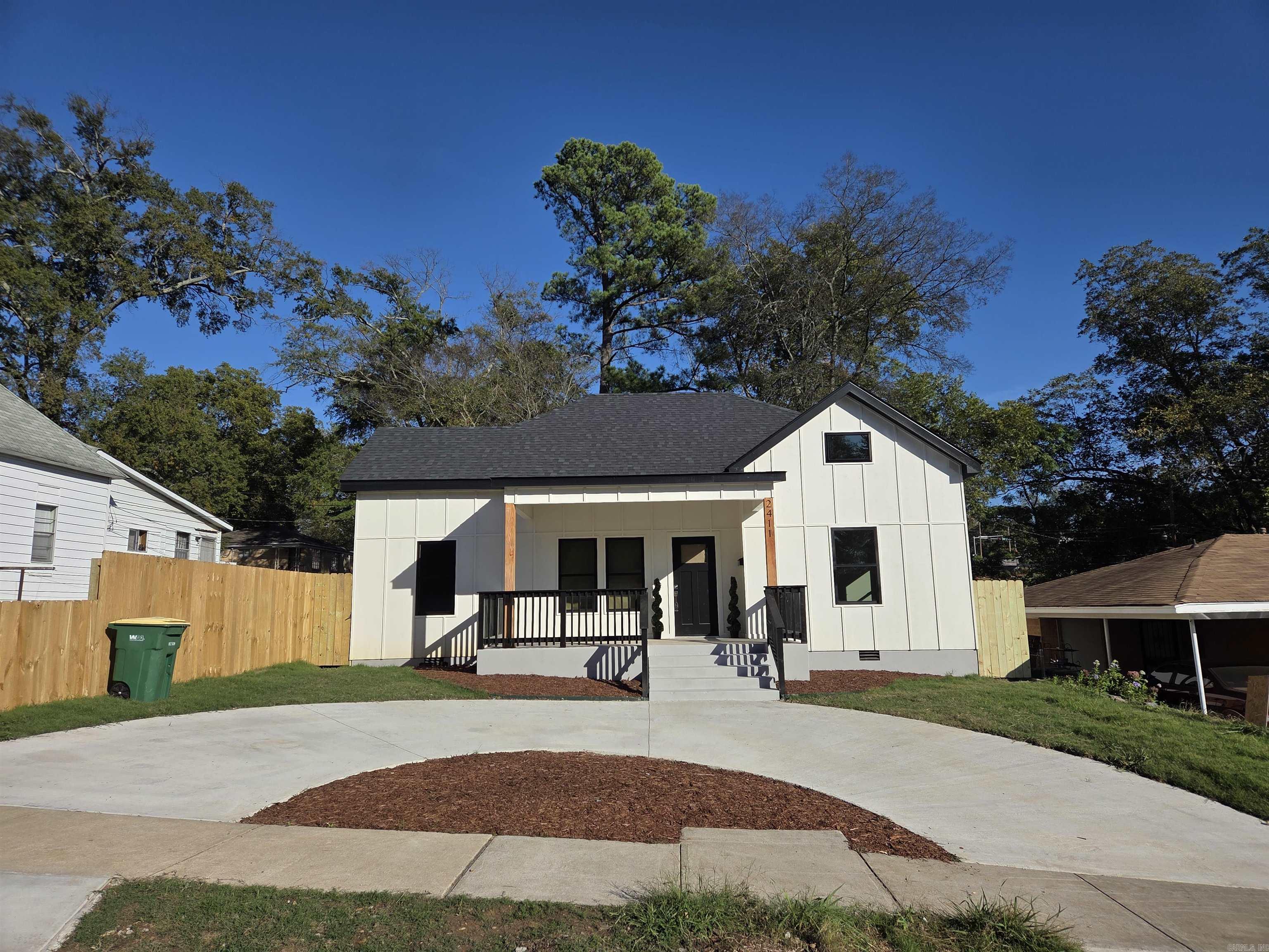 2411 S Schiller  Little Rock, AR