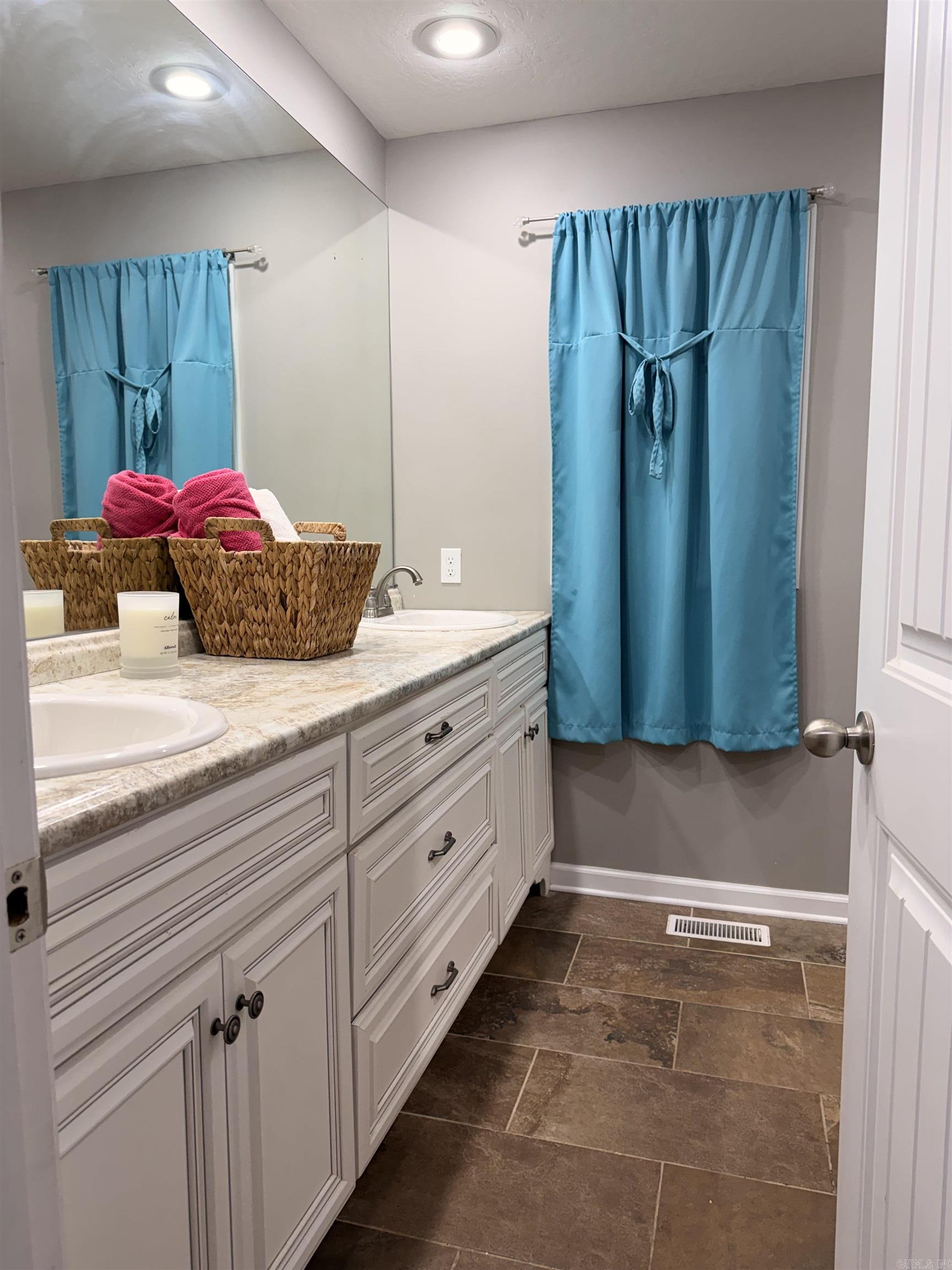 1008 Oakland  Paragould, AR