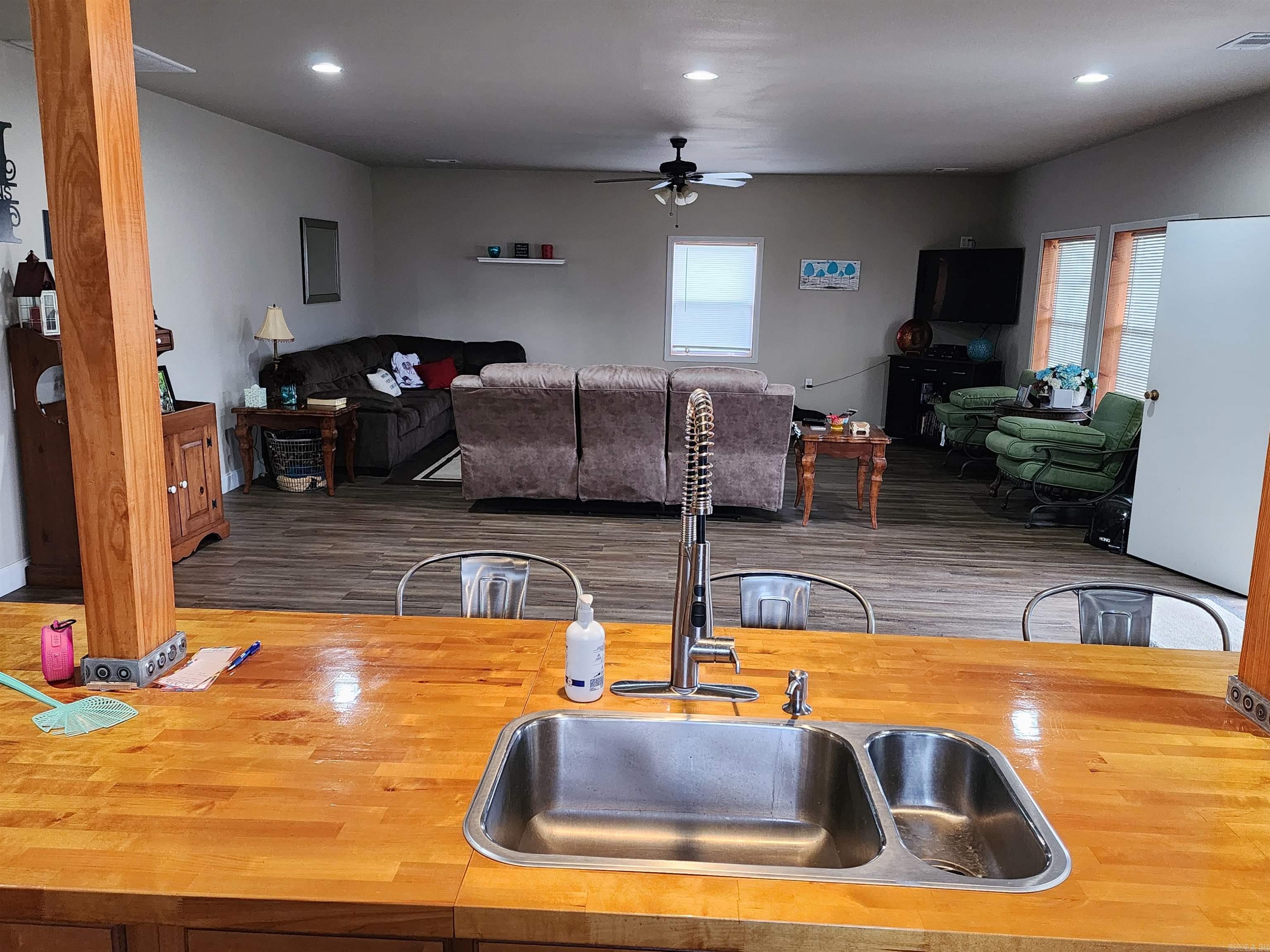 333 Manor  Melbourne, AR