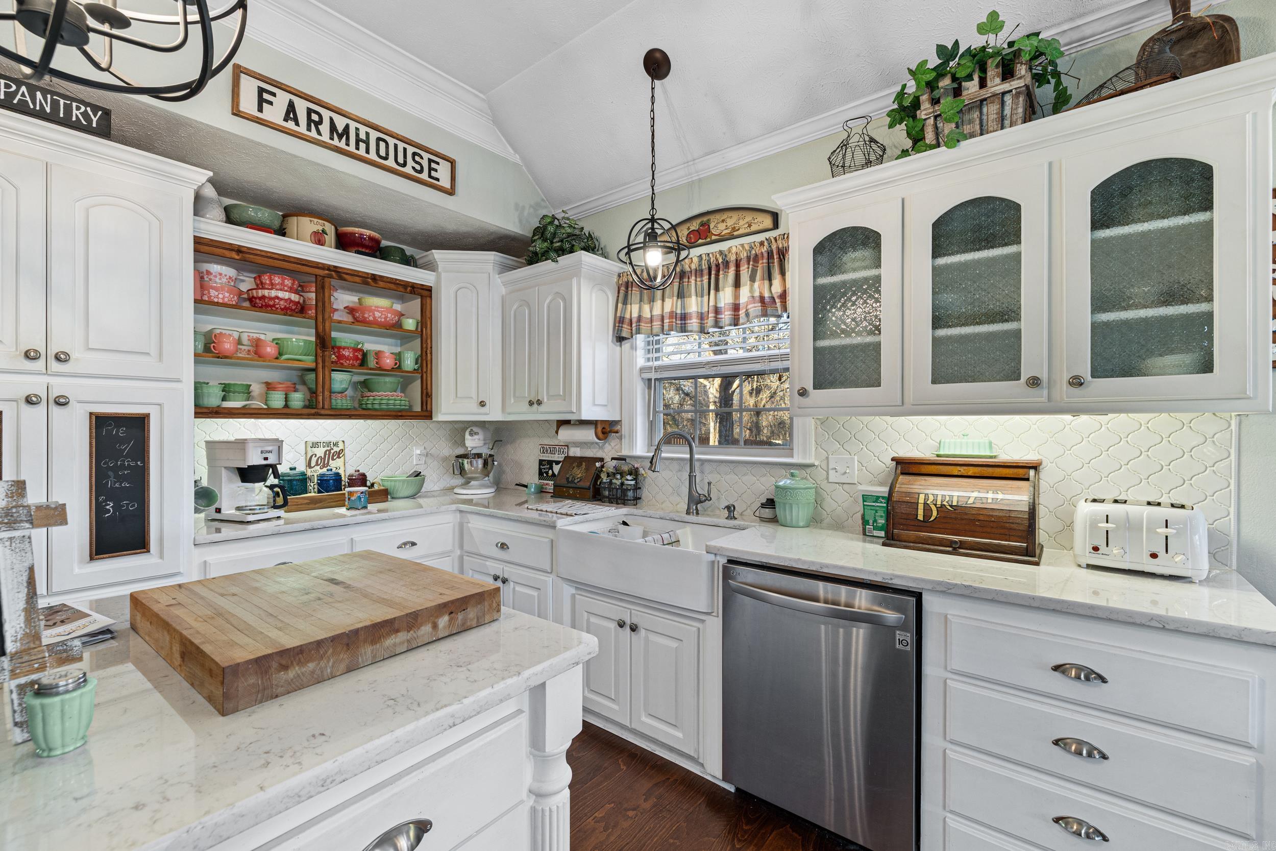 1373 Dogwood  Austin, AR