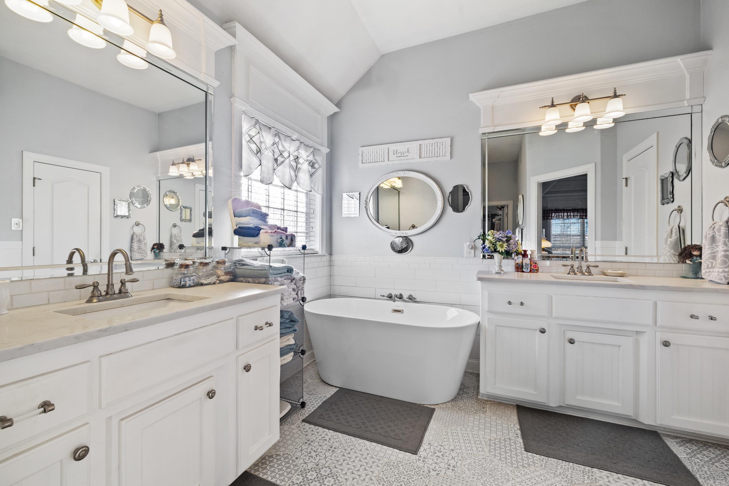 1373 Dogwood  Austin, AR