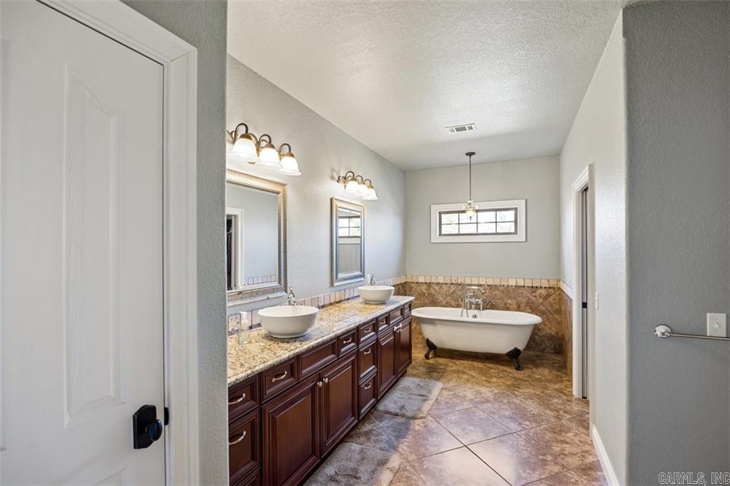 1209 E Elm Street  Russellville, AR