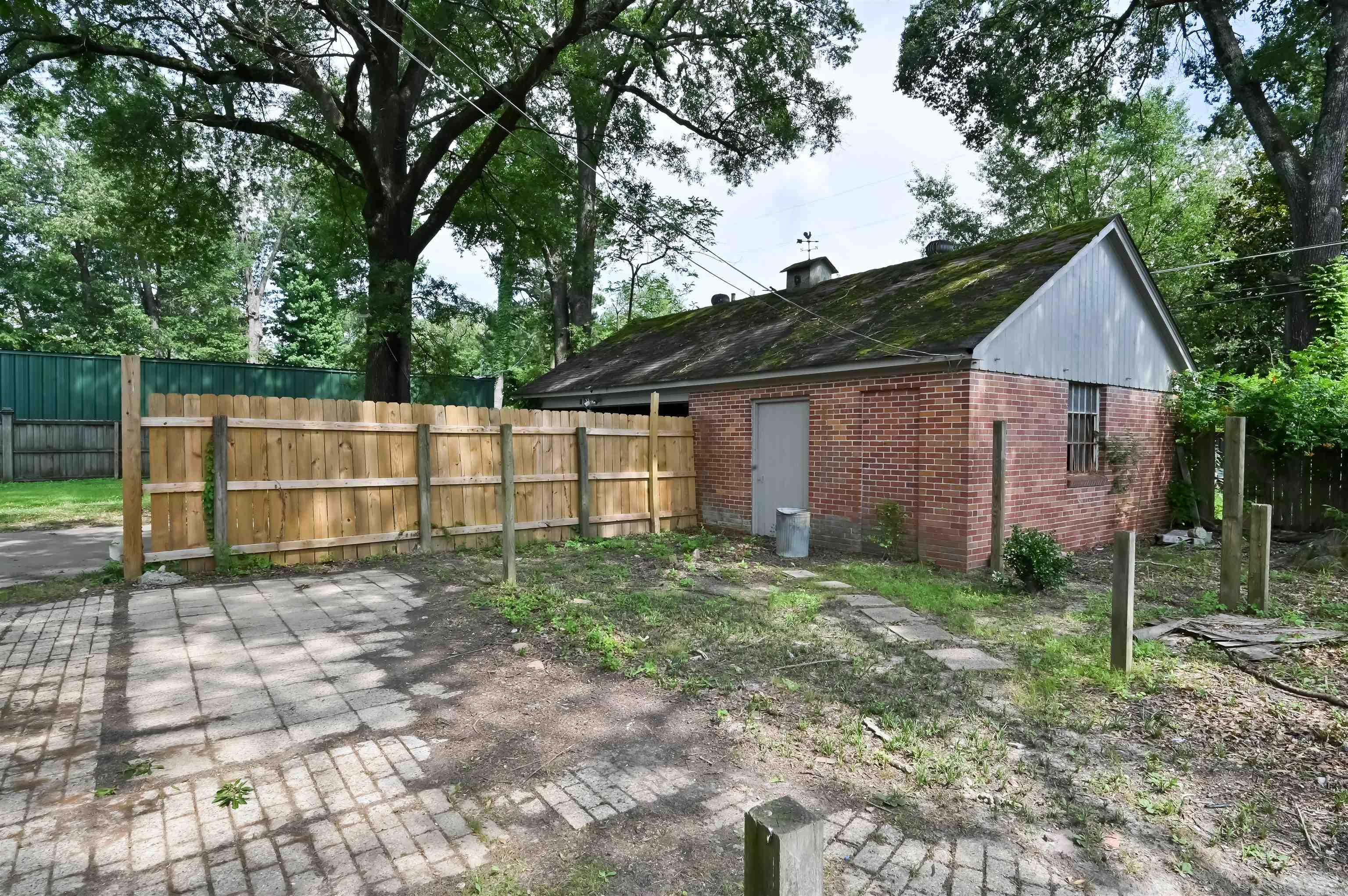 1300 W 28th  Pine Bluff, AR