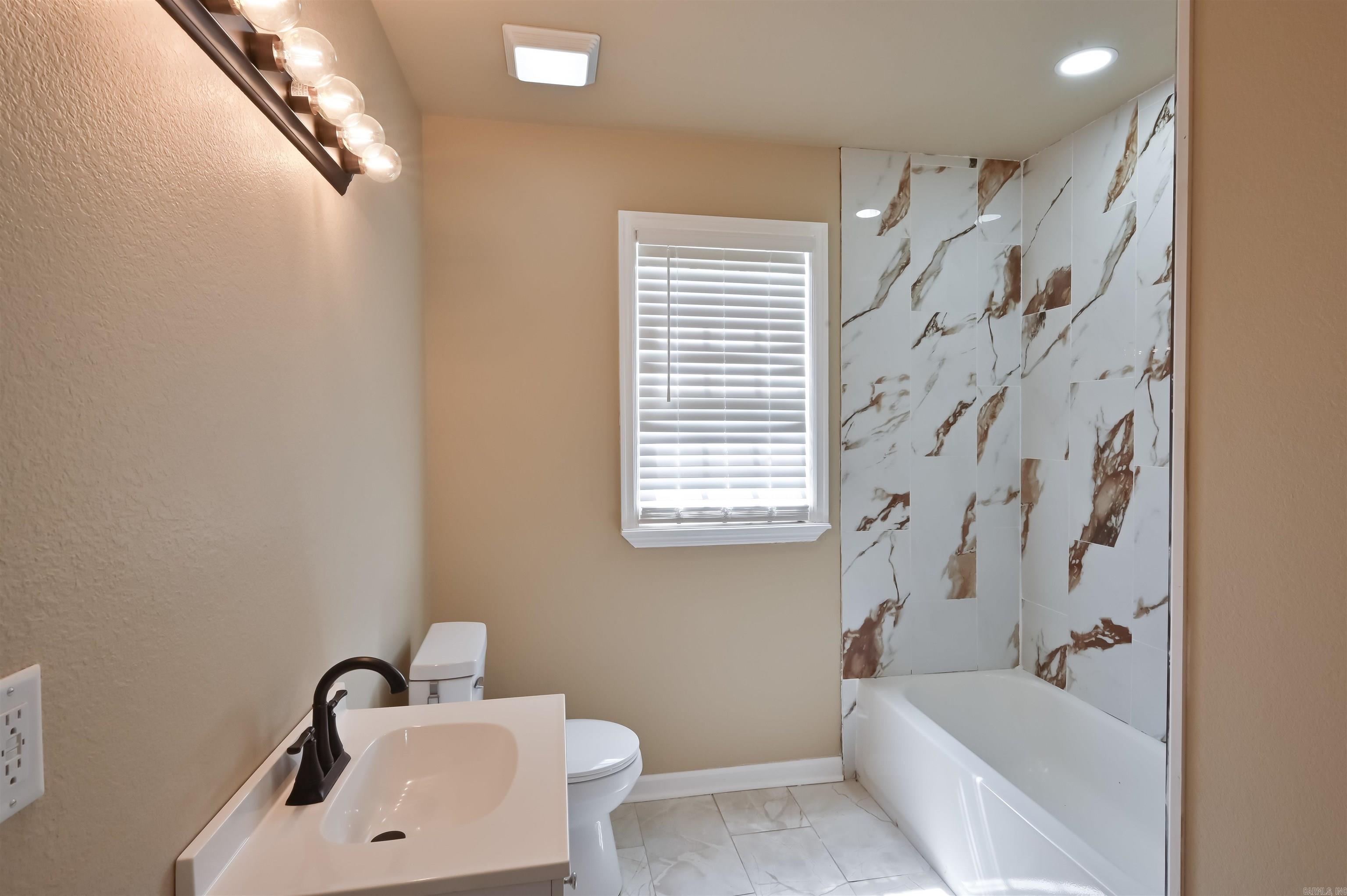 1300 W 28th  Pine Bluff, AR