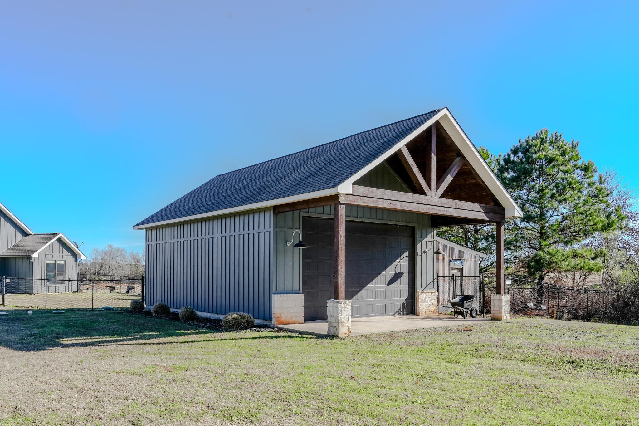 1677 Oak Ridge  Texarkana, TX