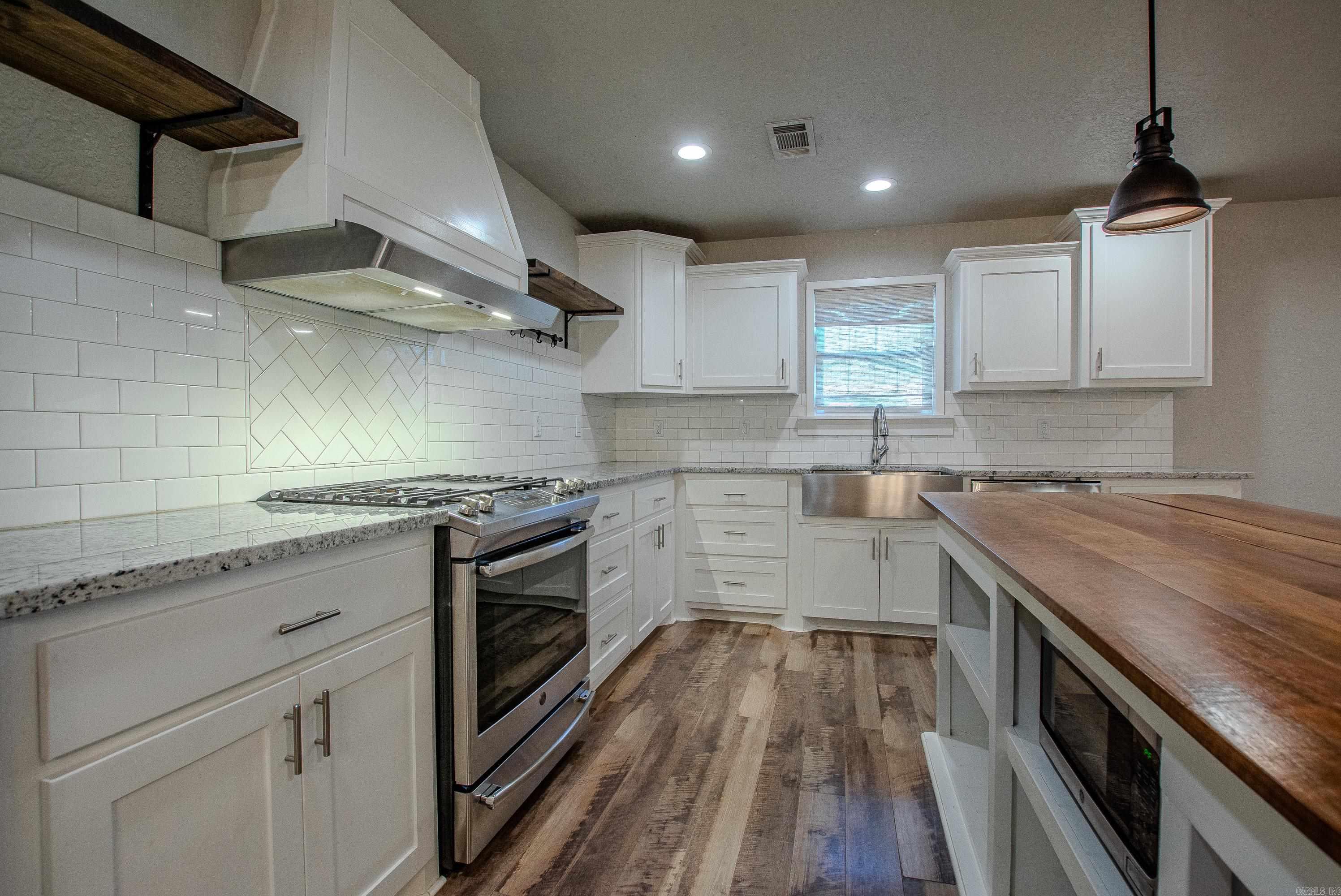 1724 Lynnwood Drive  Benton, AR