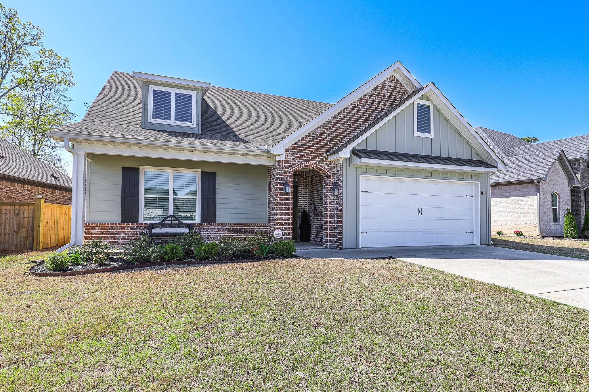 1519 SAWTOOTH  Benton, AR