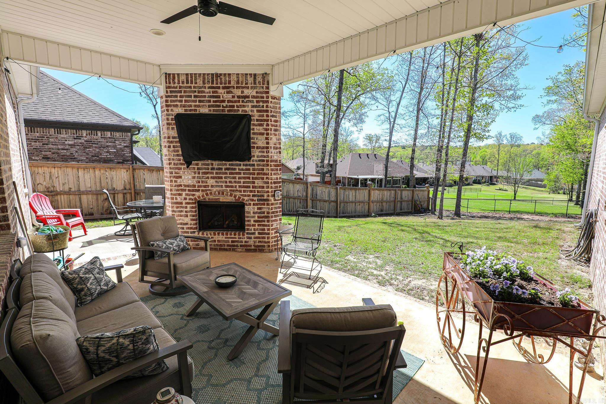 1519 SAWTOOTH  Benton, AR