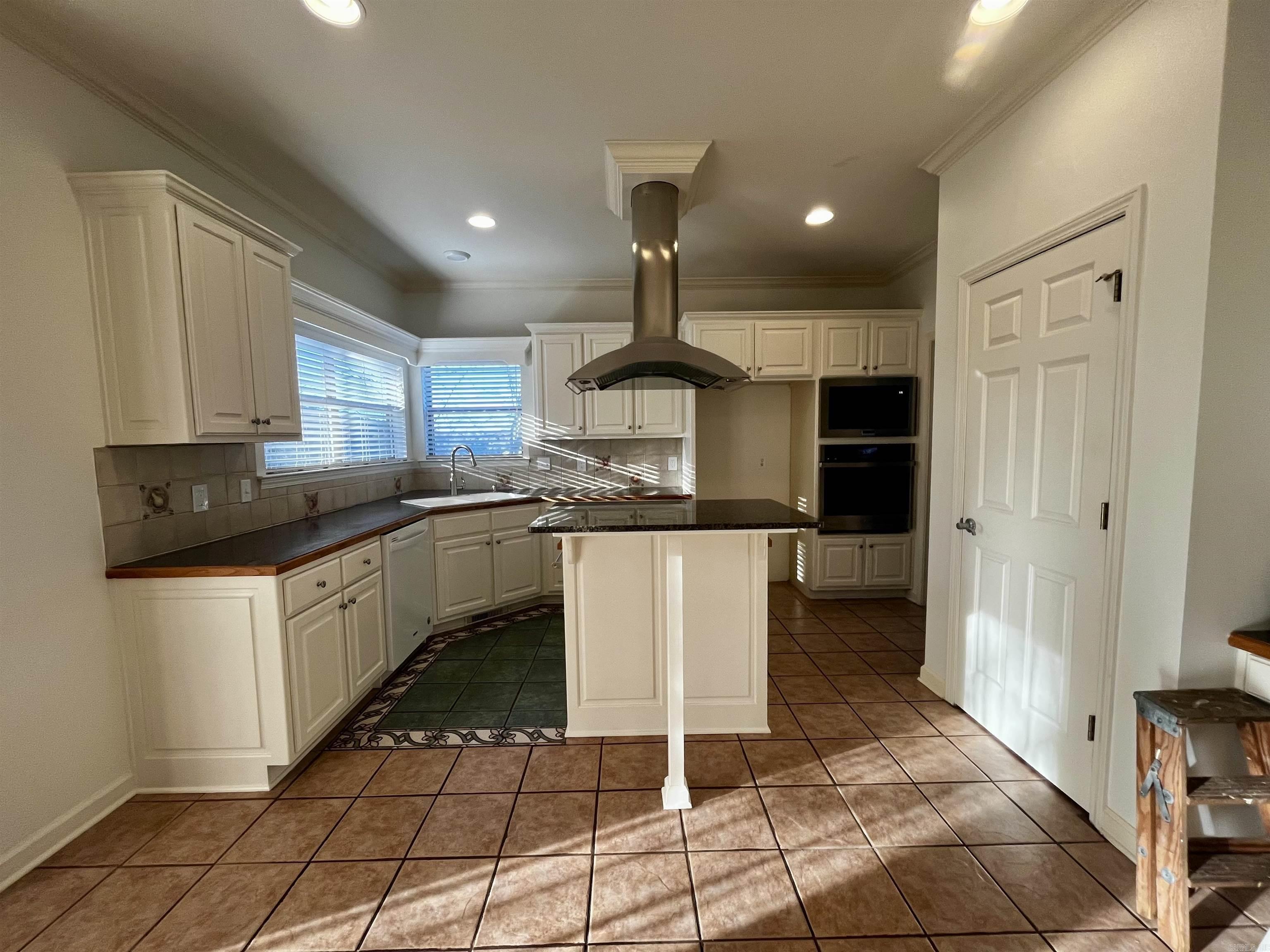 2104 Huntleigh Little Rock, AR 72212