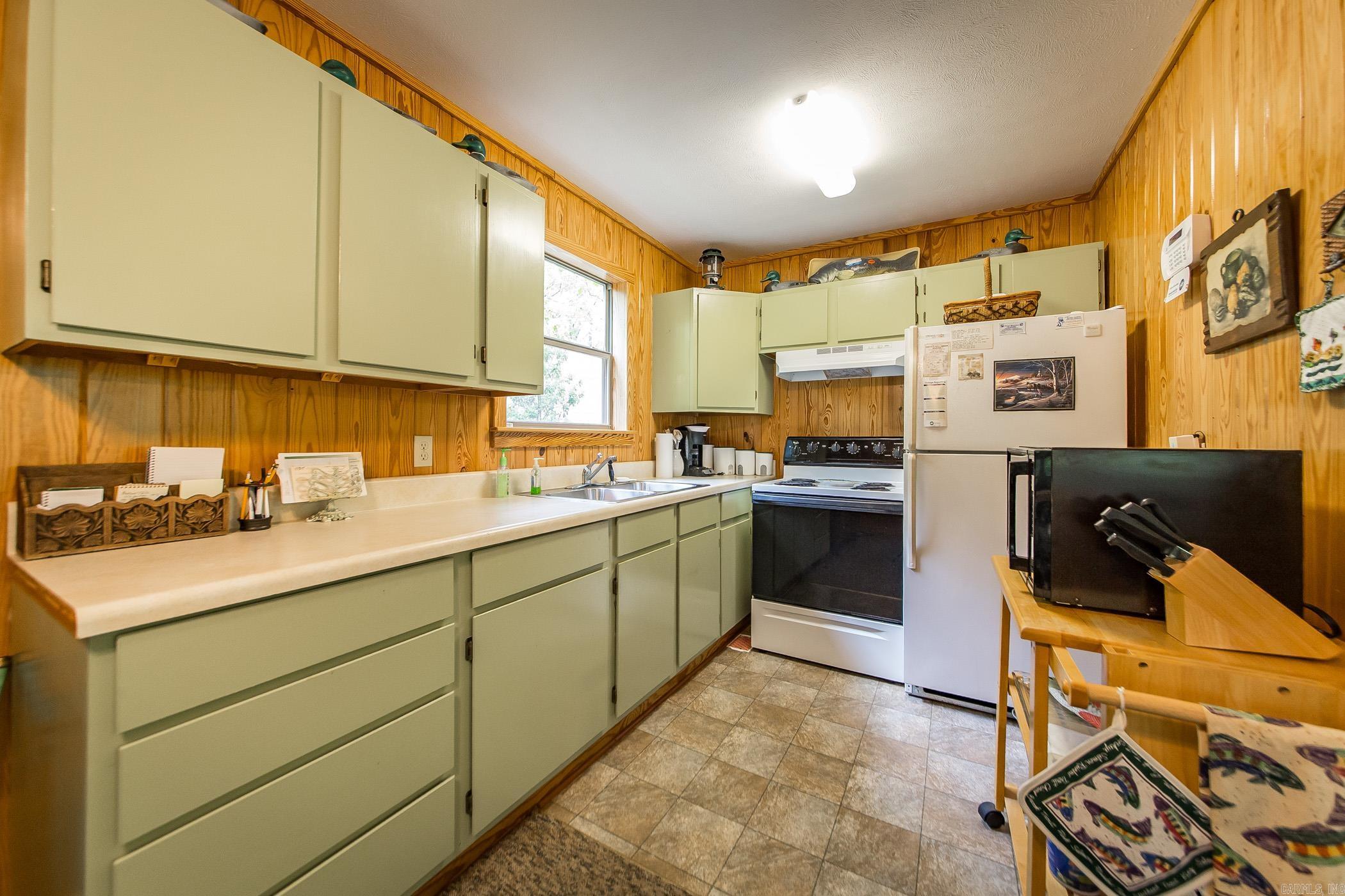 143 Hurricane Dr. Greers Ferry, AR 72067