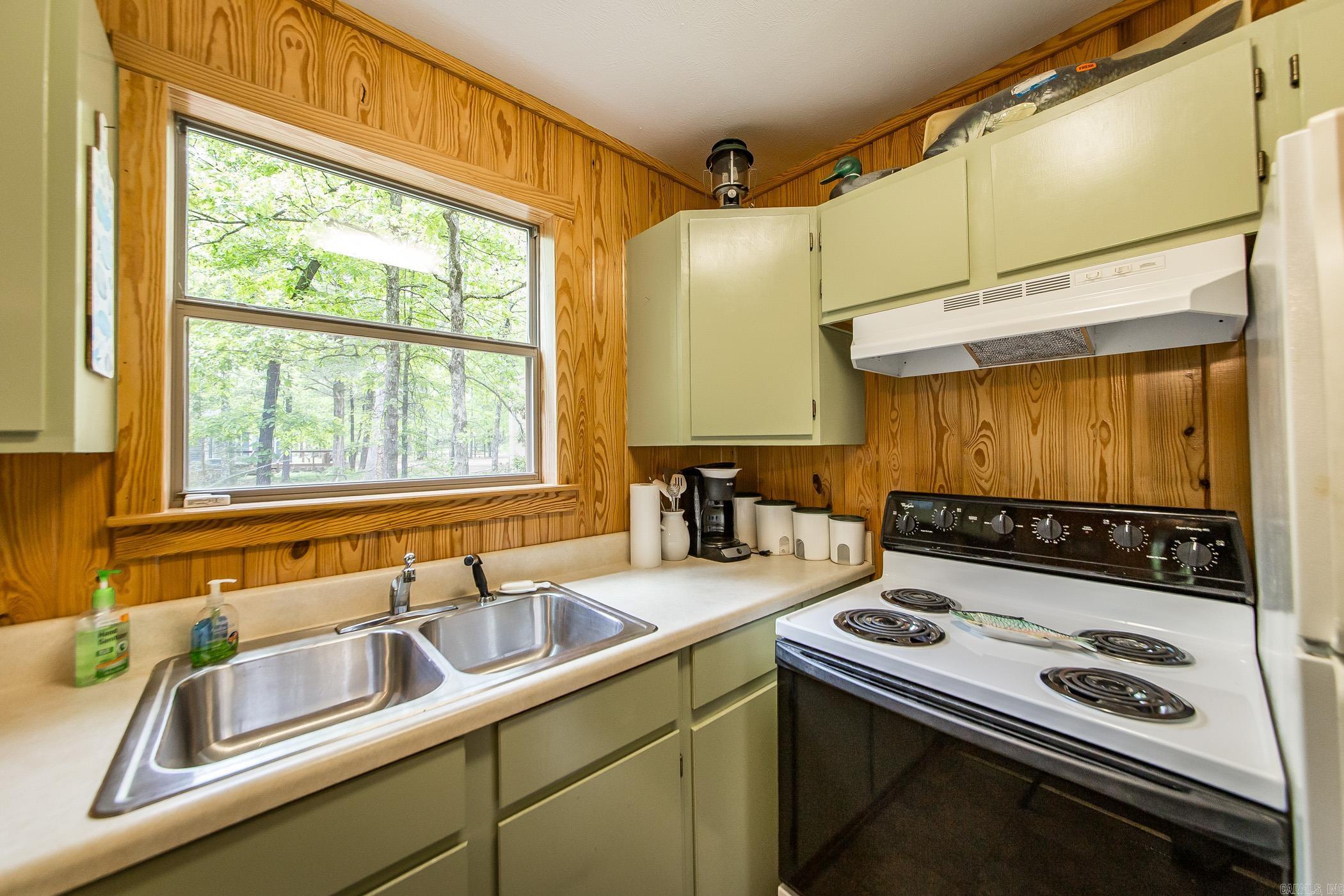 143 Hurricane Dr. Greers Ferry, AR 72067