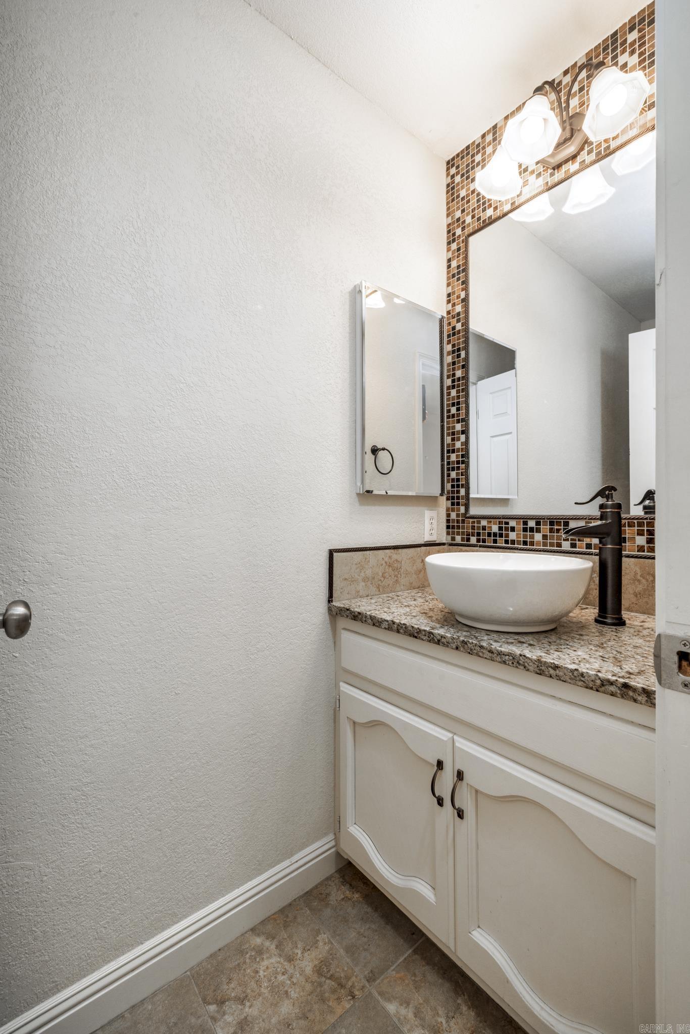 1 Gailosa  Hot Springs Village, AR