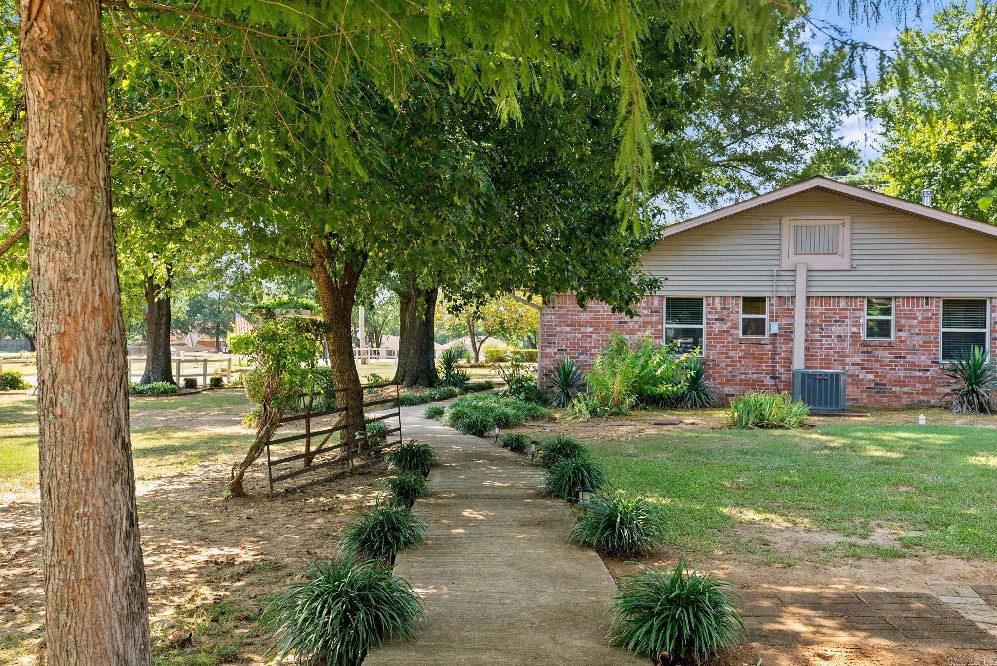 1 Cedar Oaks Dr  Conway, AR