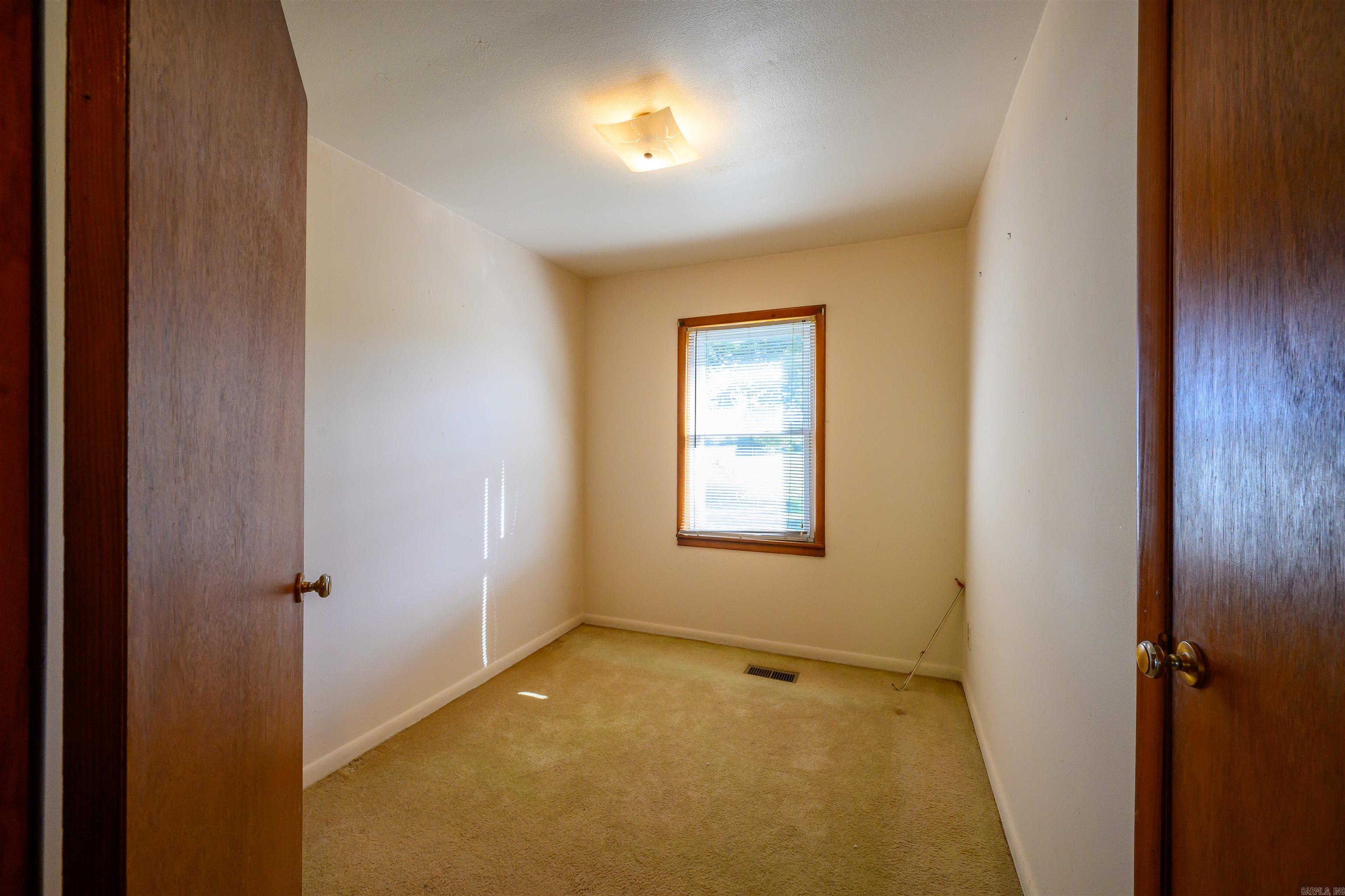 515 E Center  Cave City, AR