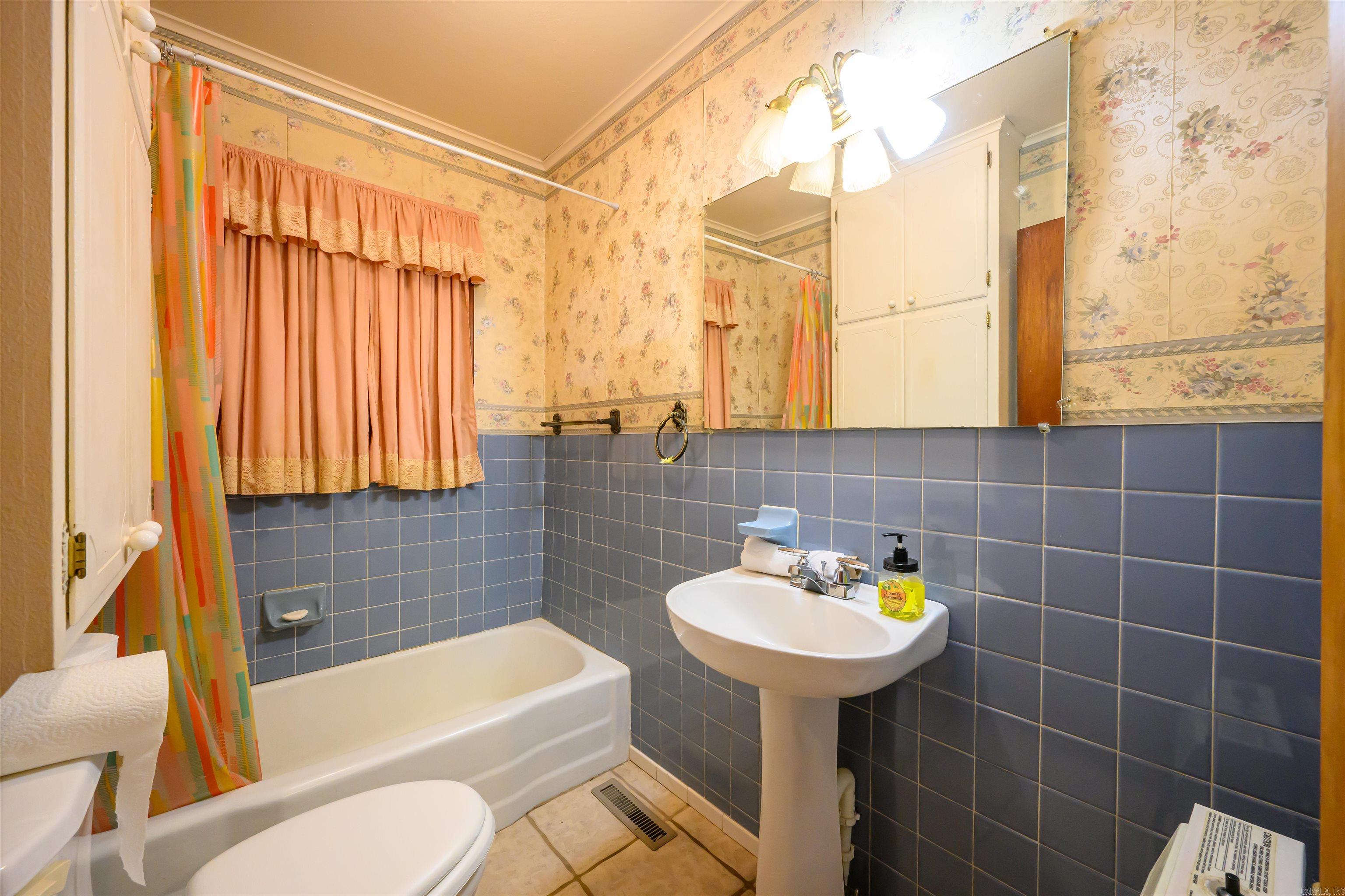 515 E Center  Cave City, AR